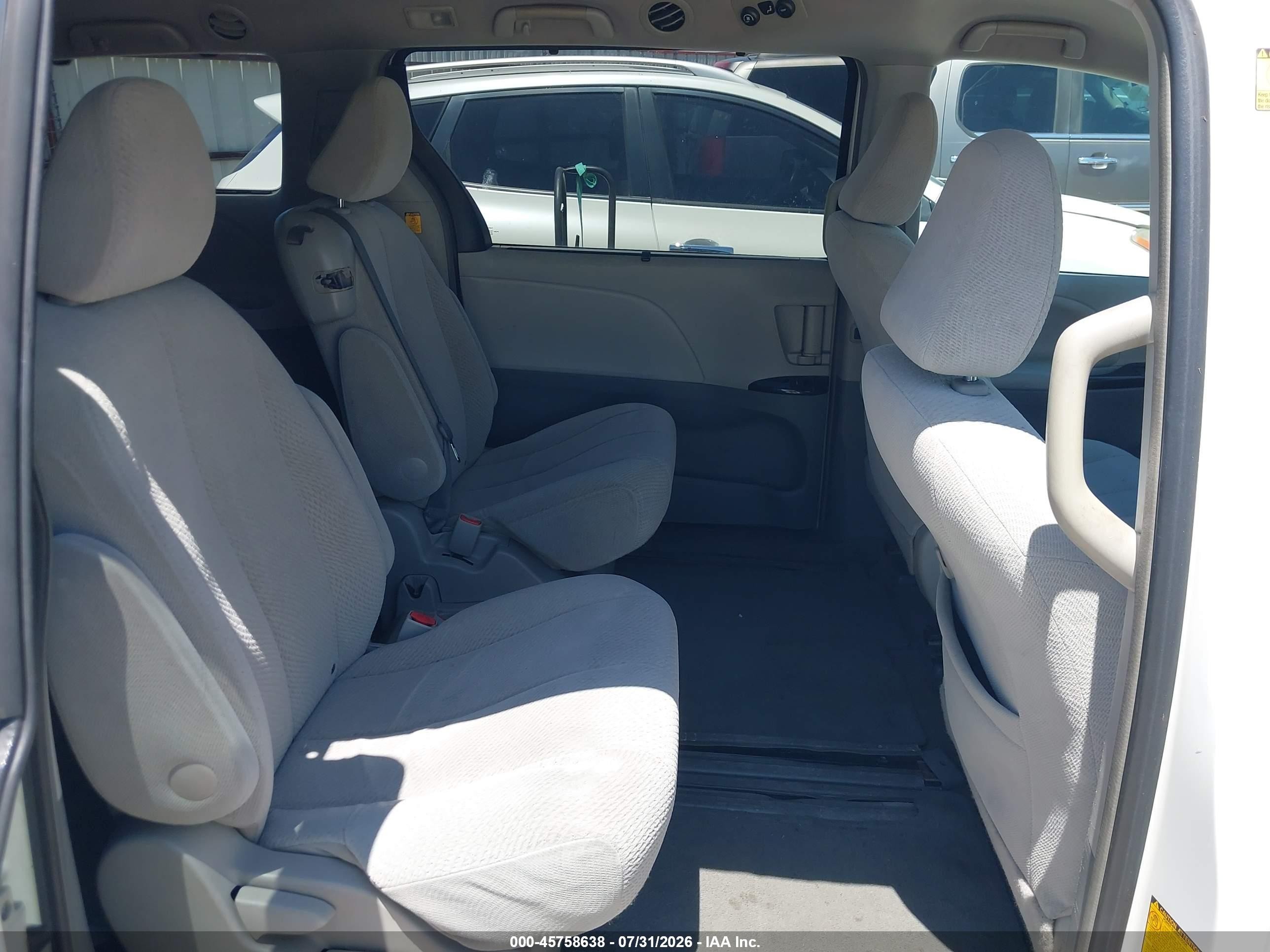 2012 Toyota Sienna Le V6 8 Passenger White vin: 5TDKK3DC5CS191926