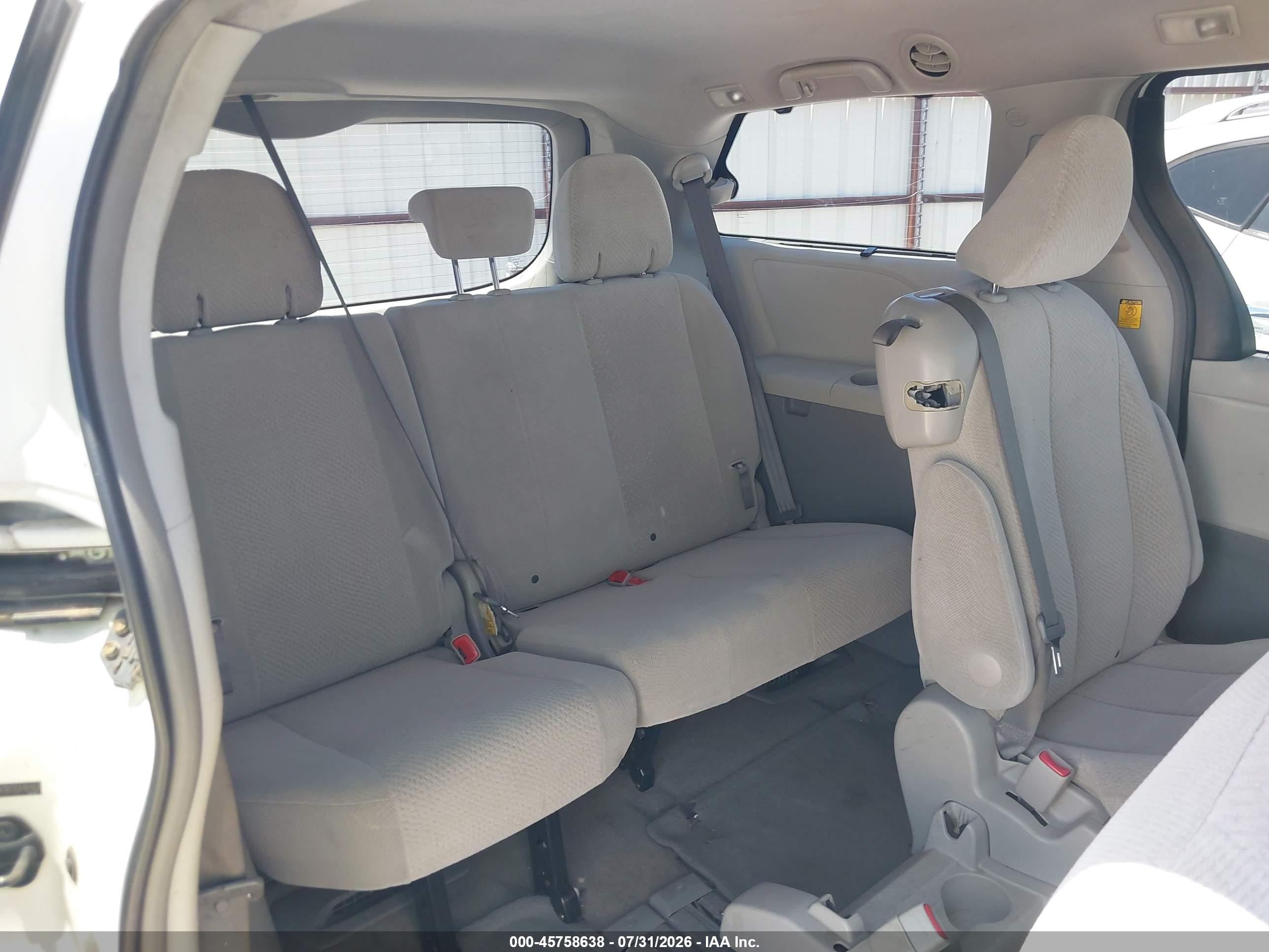 2012 Toyota Sienna Le V6 8 Passenger White vin: 5TDKK3DC5CS191926