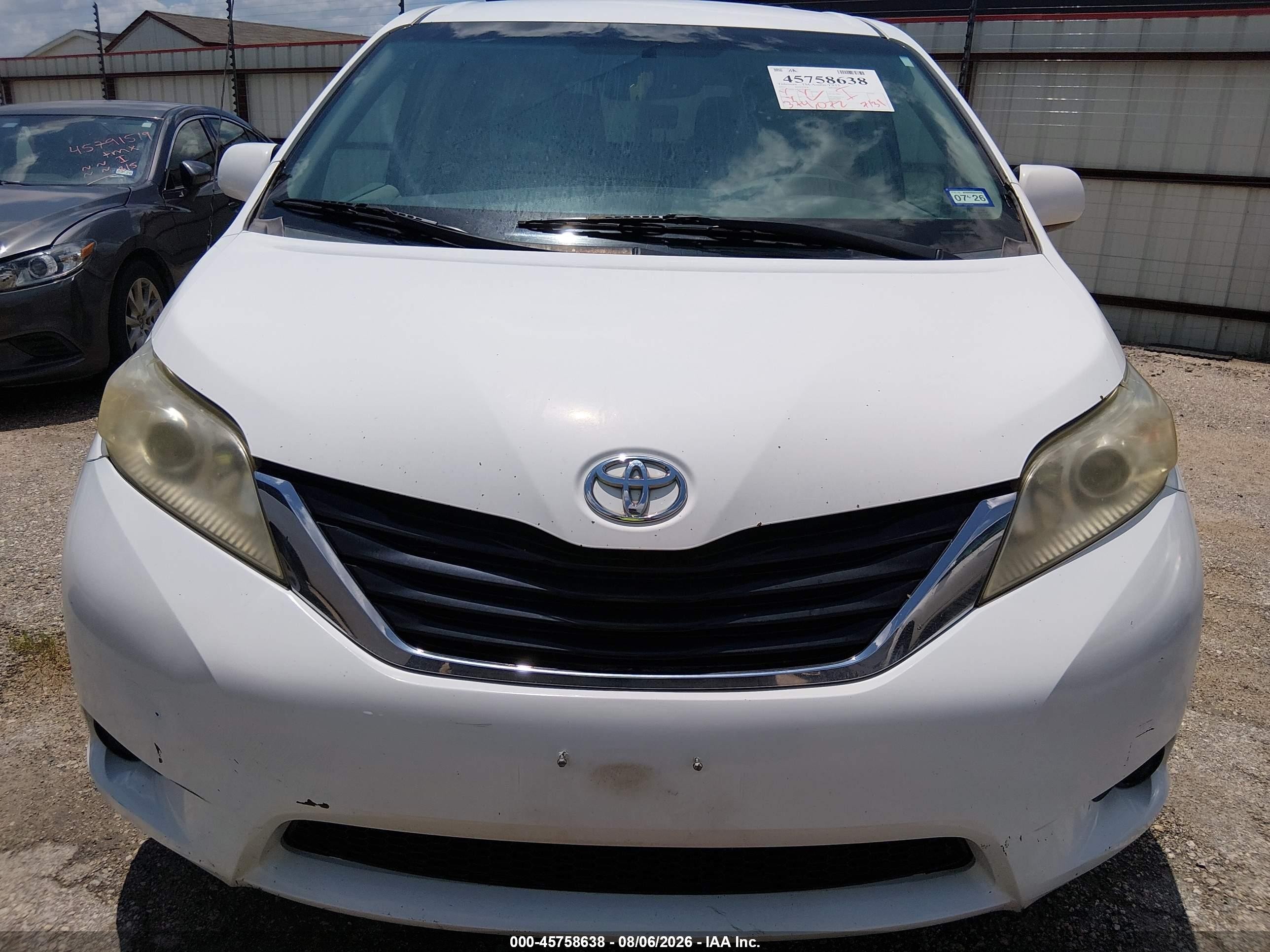 2012 Toyota Sienna Le V6 8 Passenger White vin: 5TDKK3DC5CS191926