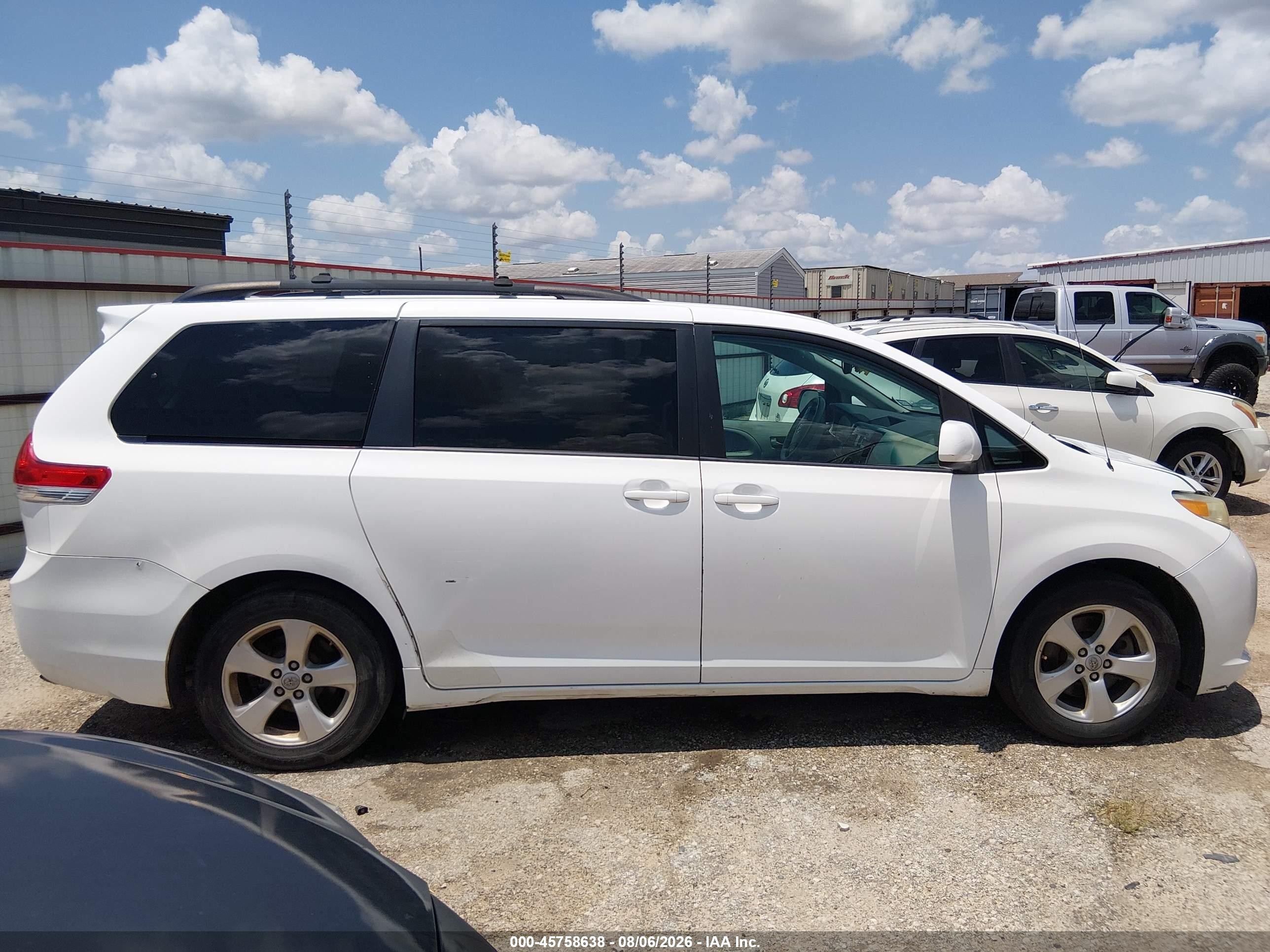 2012 Toyota Sienna Le V6 8 Passenger White vin: 5TDKK3DC5CS191926