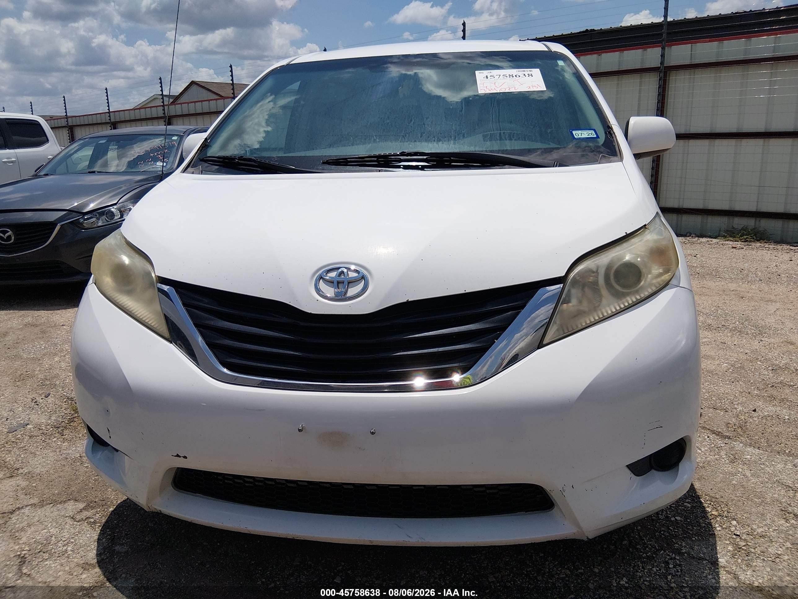 2012 Toyota Sienna Le V6 8 Passenger White vin: 5TDKK3DC5CS191926