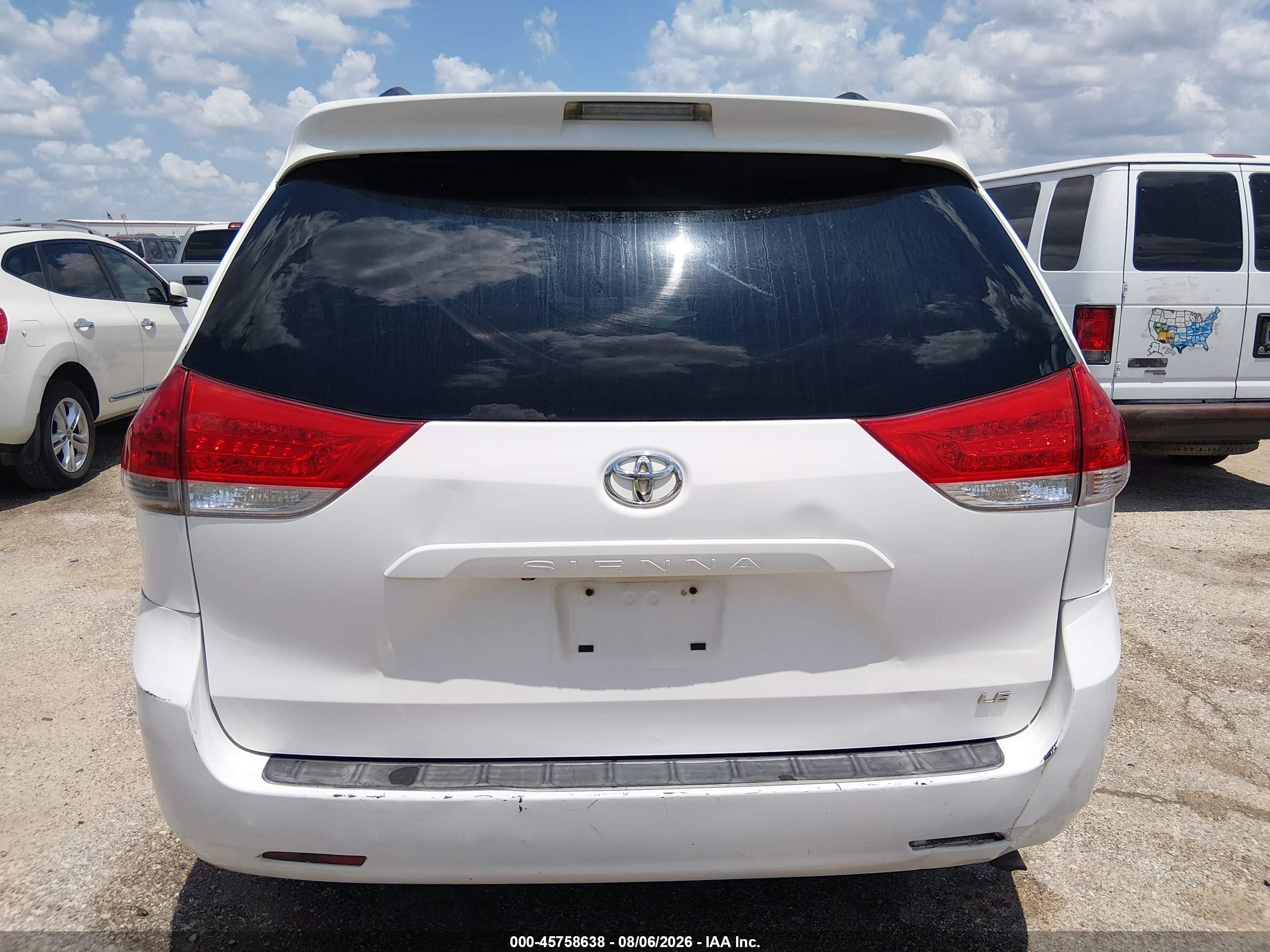 2012 Toyota Sienna Le V6 8 Passenger White vin: 5TDKK3DC5CS191926