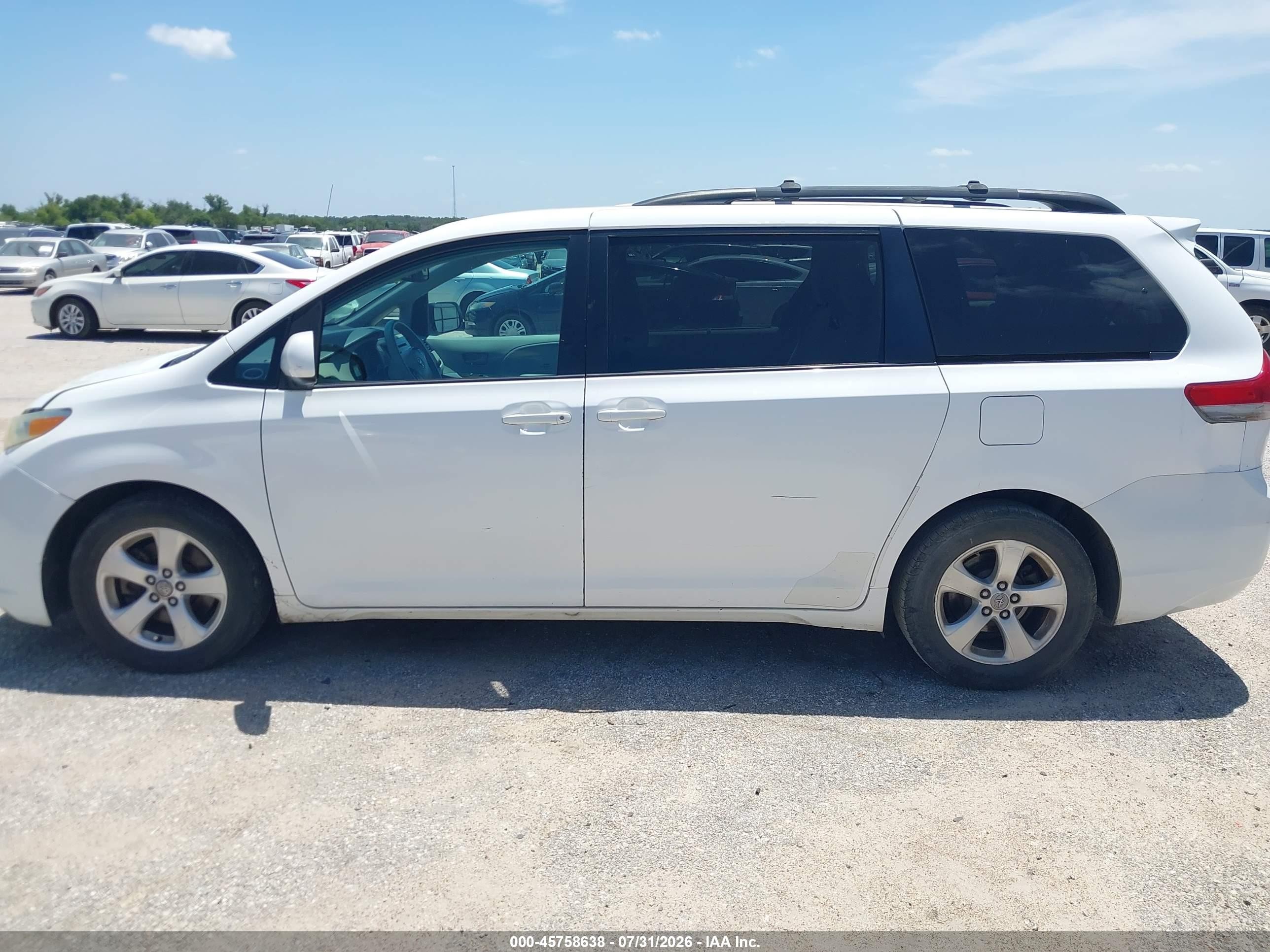 2012 Toyota Sienna Le V6 8 Passenger White vin: 5TDKK3DC5CS191926