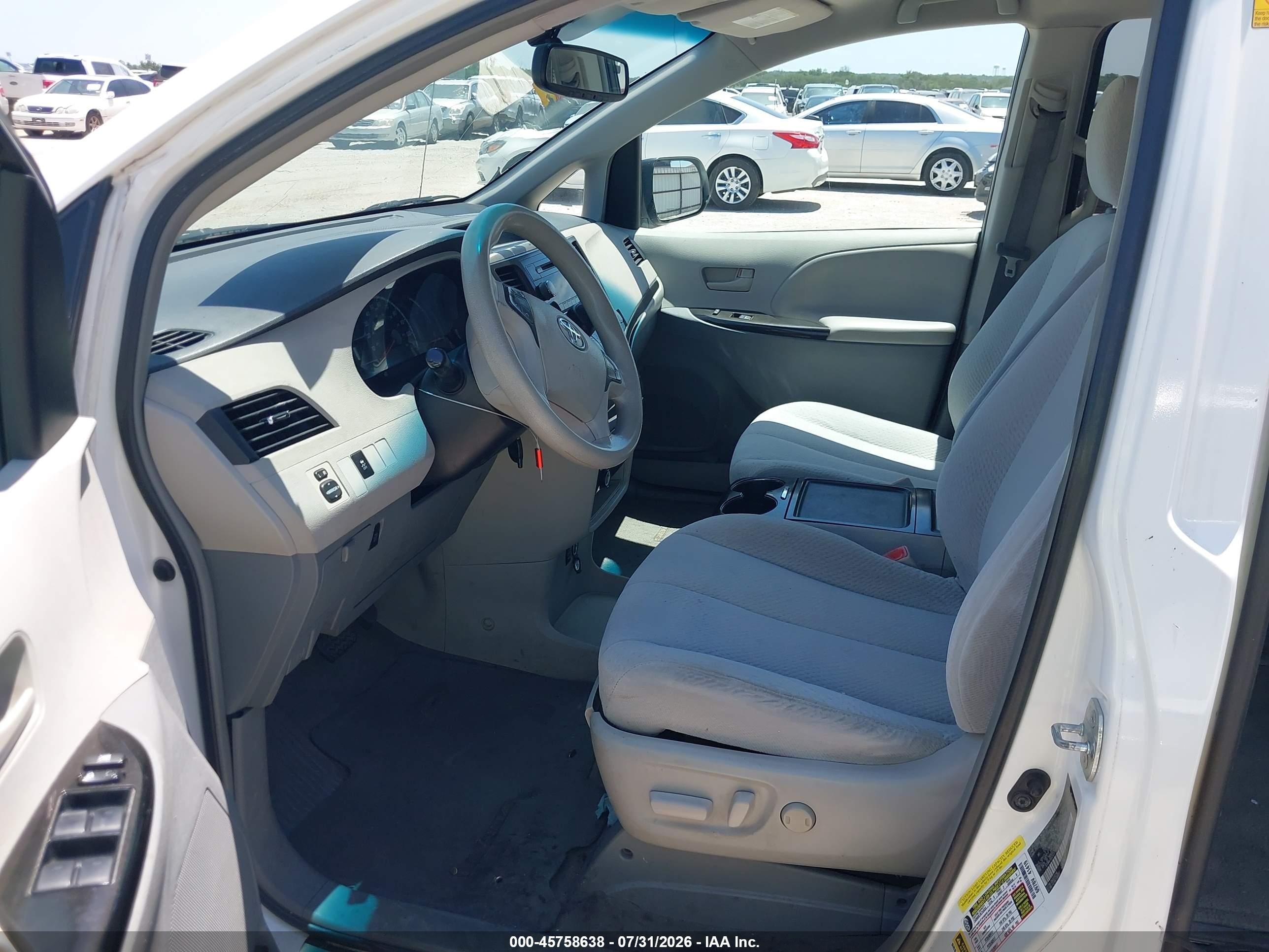 2012 Toyota Sienna Le V6 8 Passenger White vin: 5TDKK3DC5CS191926