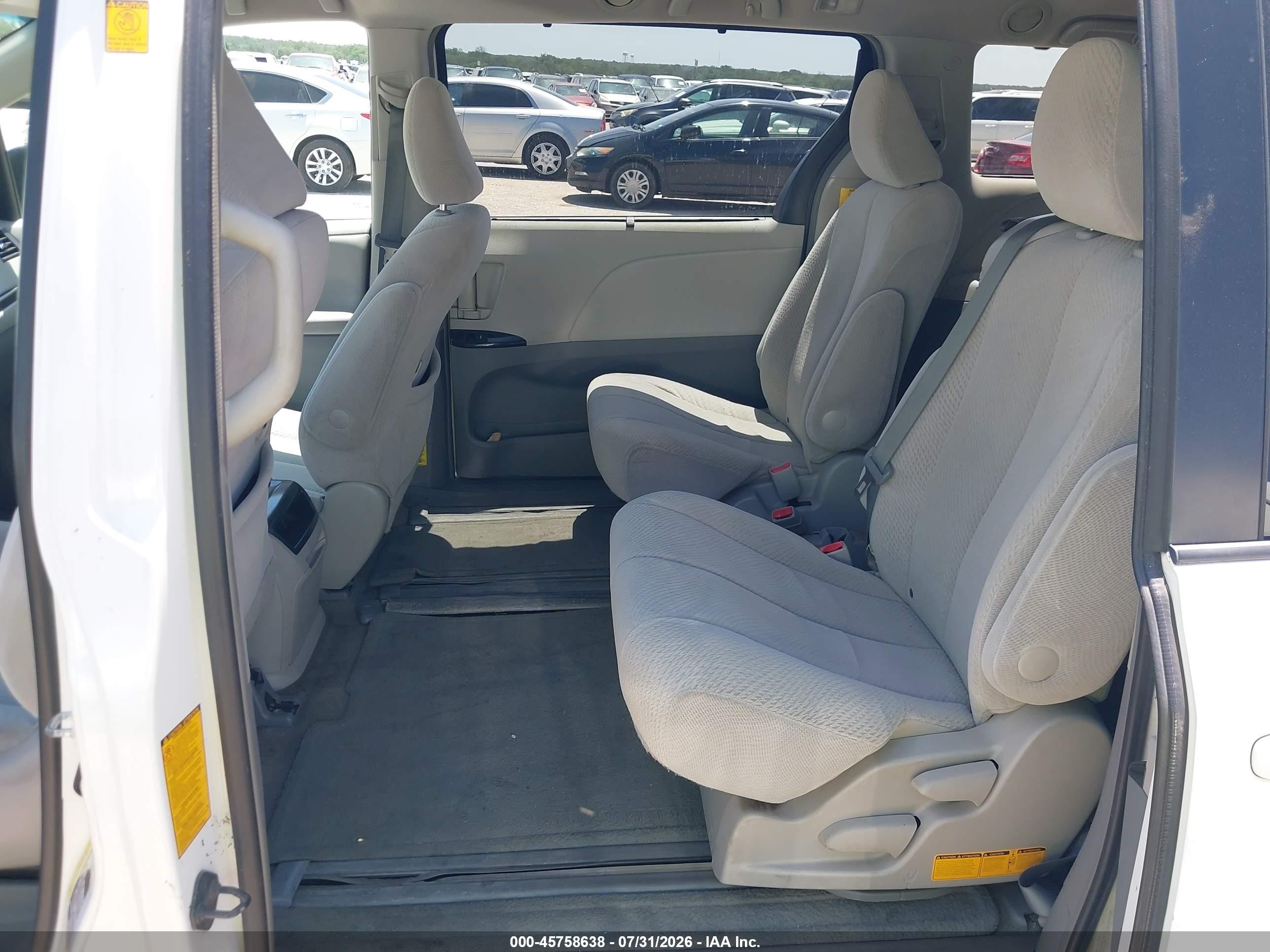 2012 Toyota Sienna Le V6 8 Passenger White vin: 5TDKK3DC5CS191926