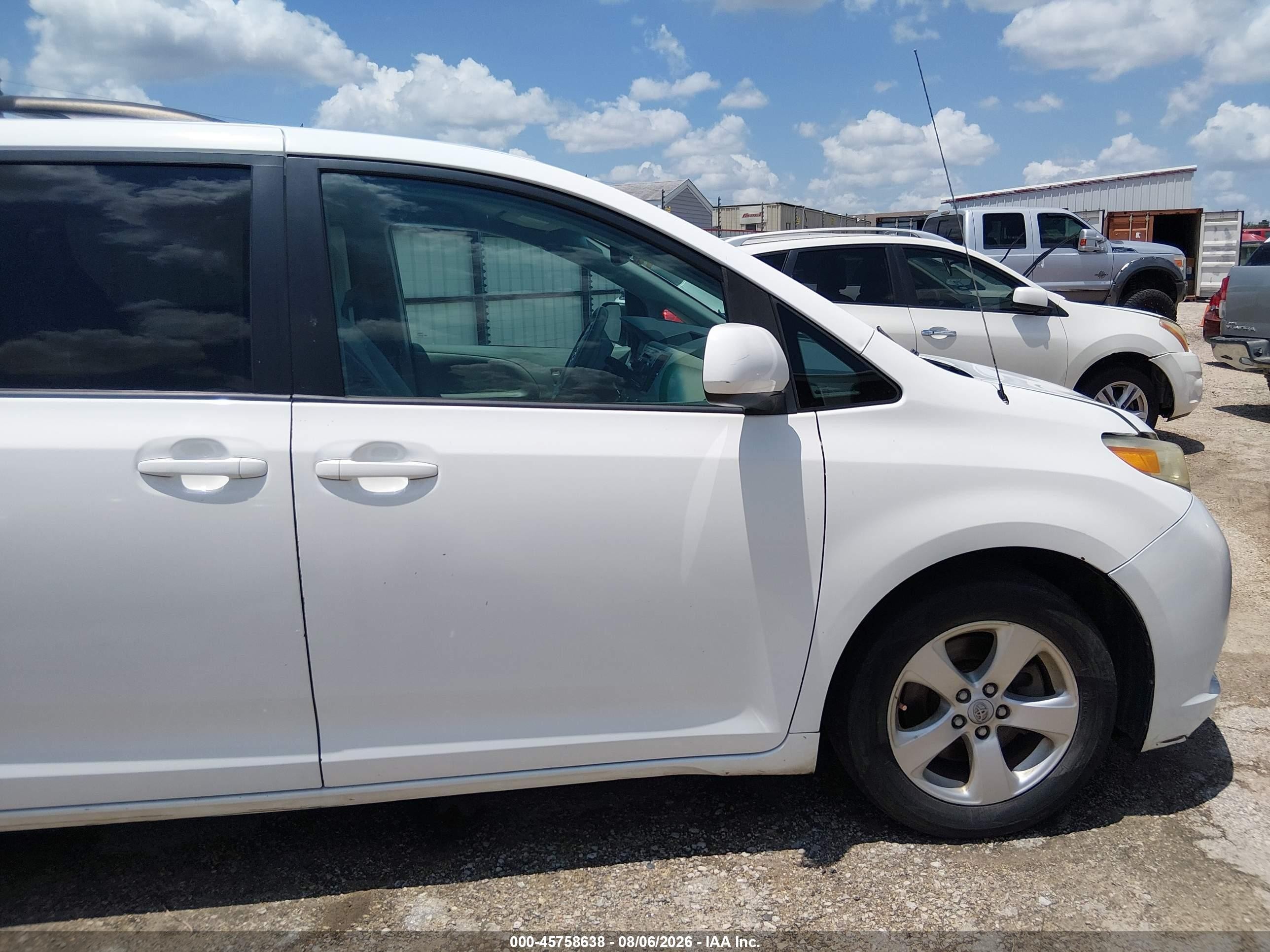 2012 Toyota Sienna Le V6 8 Passenger White vin: 5TDKK3DC5CS191926