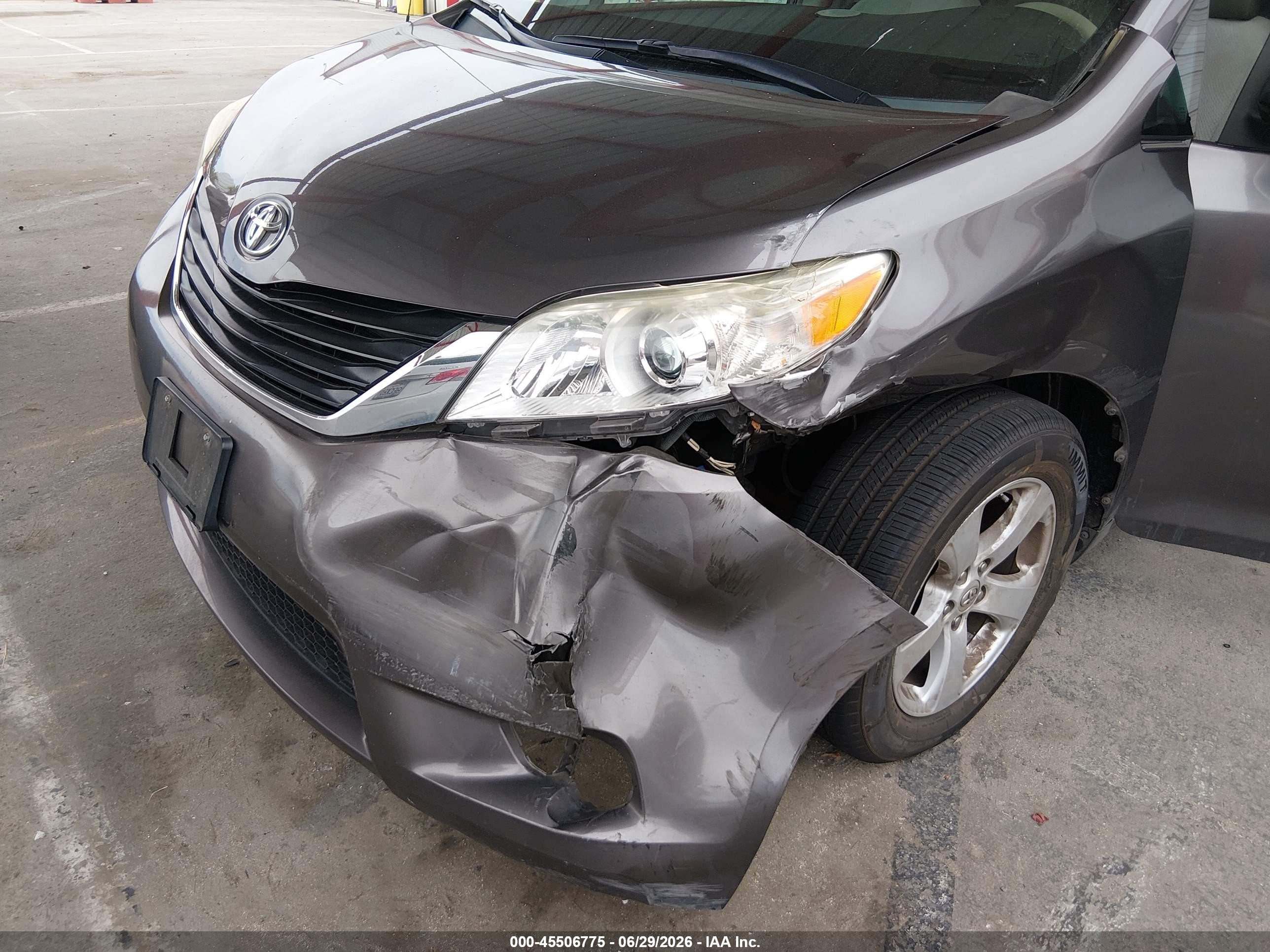 2012 Toyota Sienna Le V6 8 Passenger Gray vin: 5TDKK3DC5CS217716