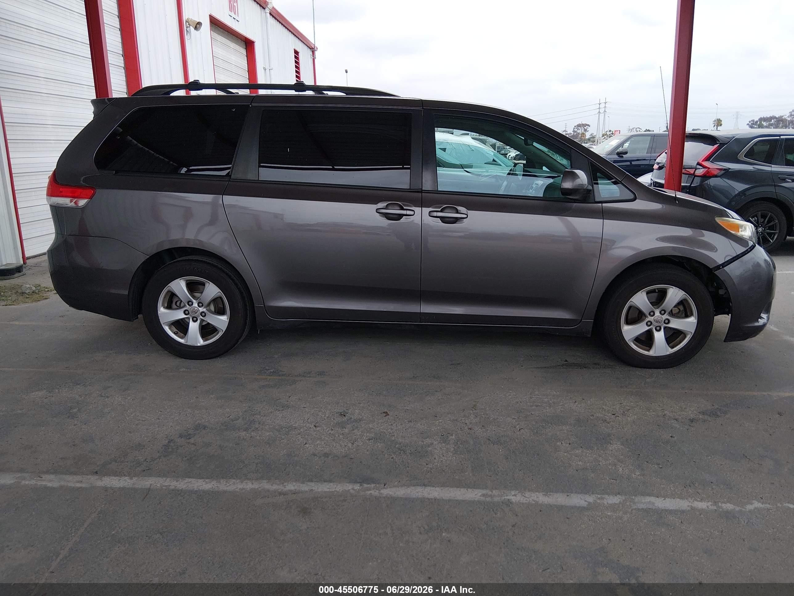 2012 Toyota Sienna Le V6 8 Passenger Gray vin: 5TDKK3DC5CS217716