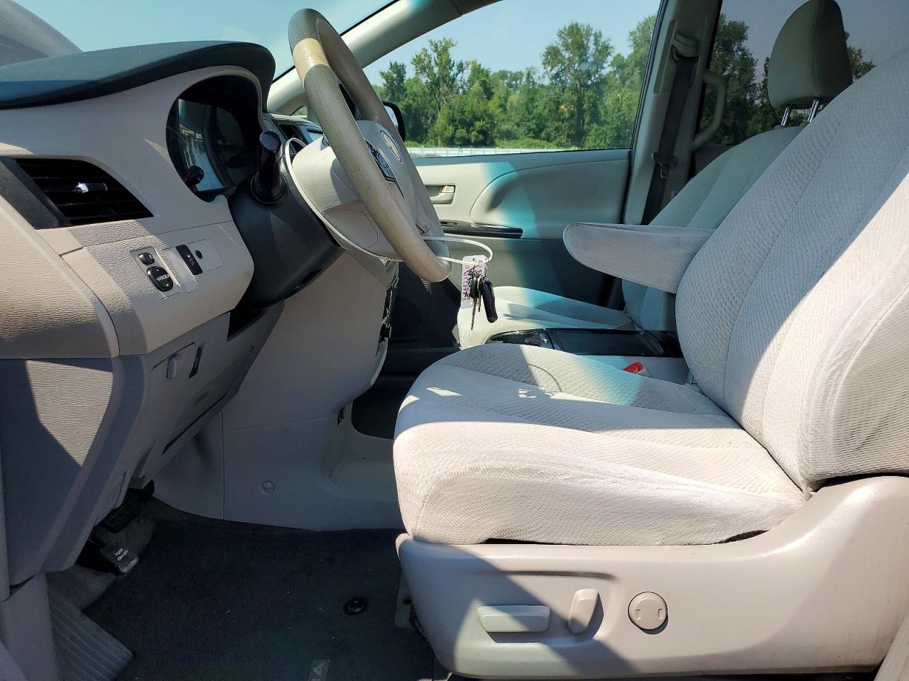 2012 Toyota Sienna Le Red vin: 5TDKK3DC5CS224875