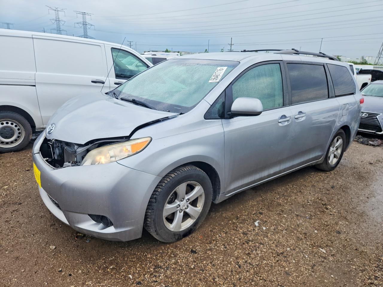 2012 Toyota Sienna Le Серебряный vin: 5TDKK3DC5CS231132