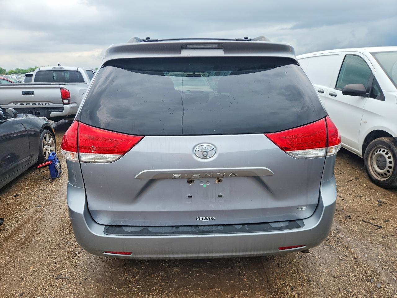 2012 Toyota Sienna Le Silver vin: 5TDKK3DC5CS231132