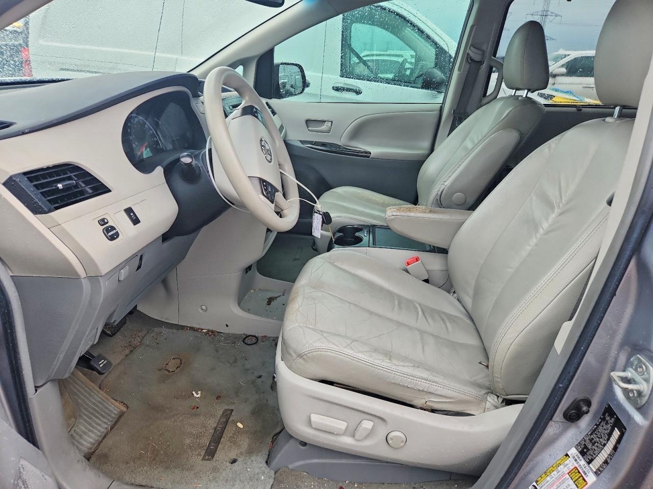 2012 Toyota Sienna Le Silver vin: 5TDKK3DC5CS231132