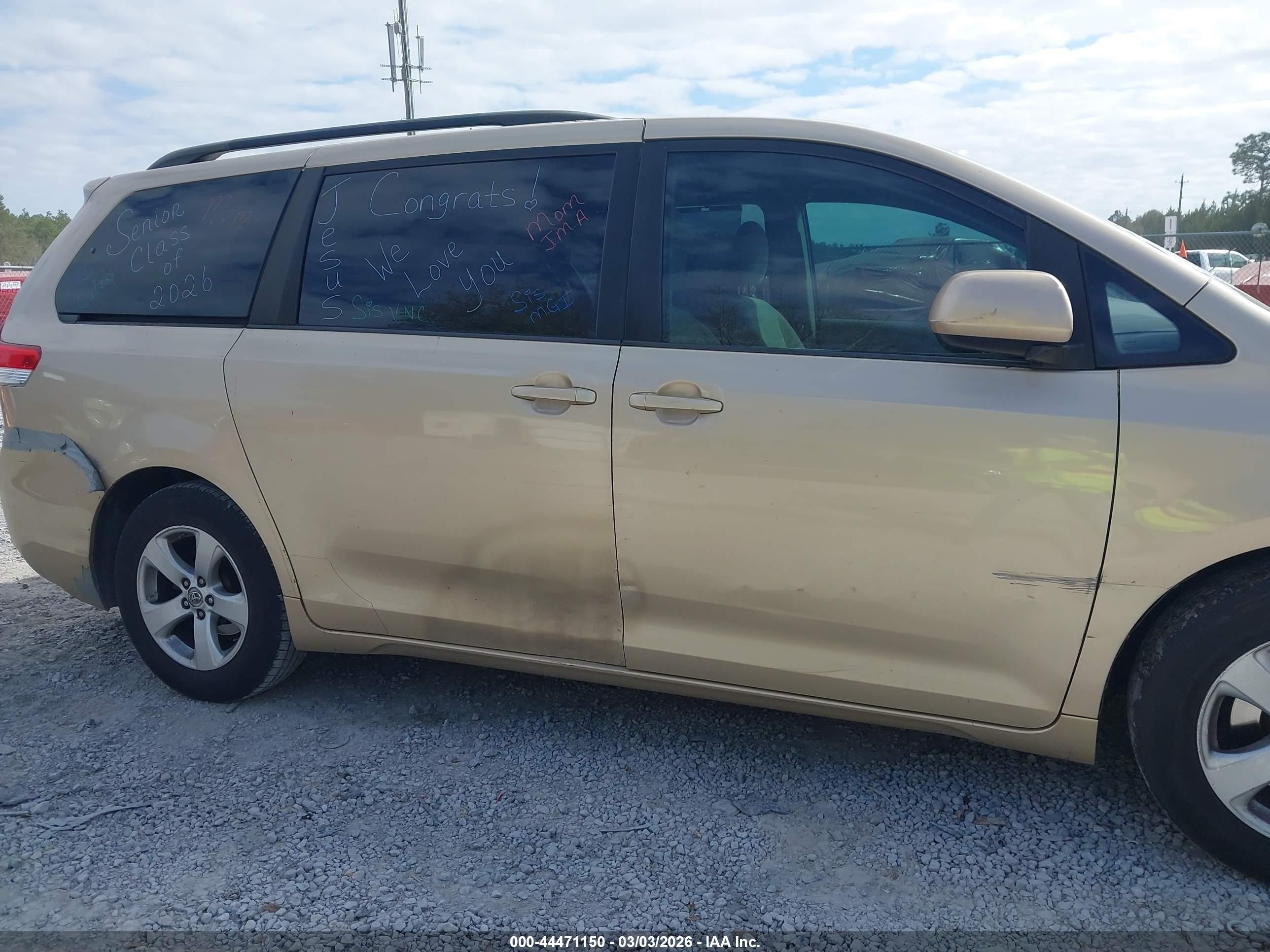 2012 Toyota Sienna Le V6 8 Passenger Gold vin: 5TDKK3DC5CS233592