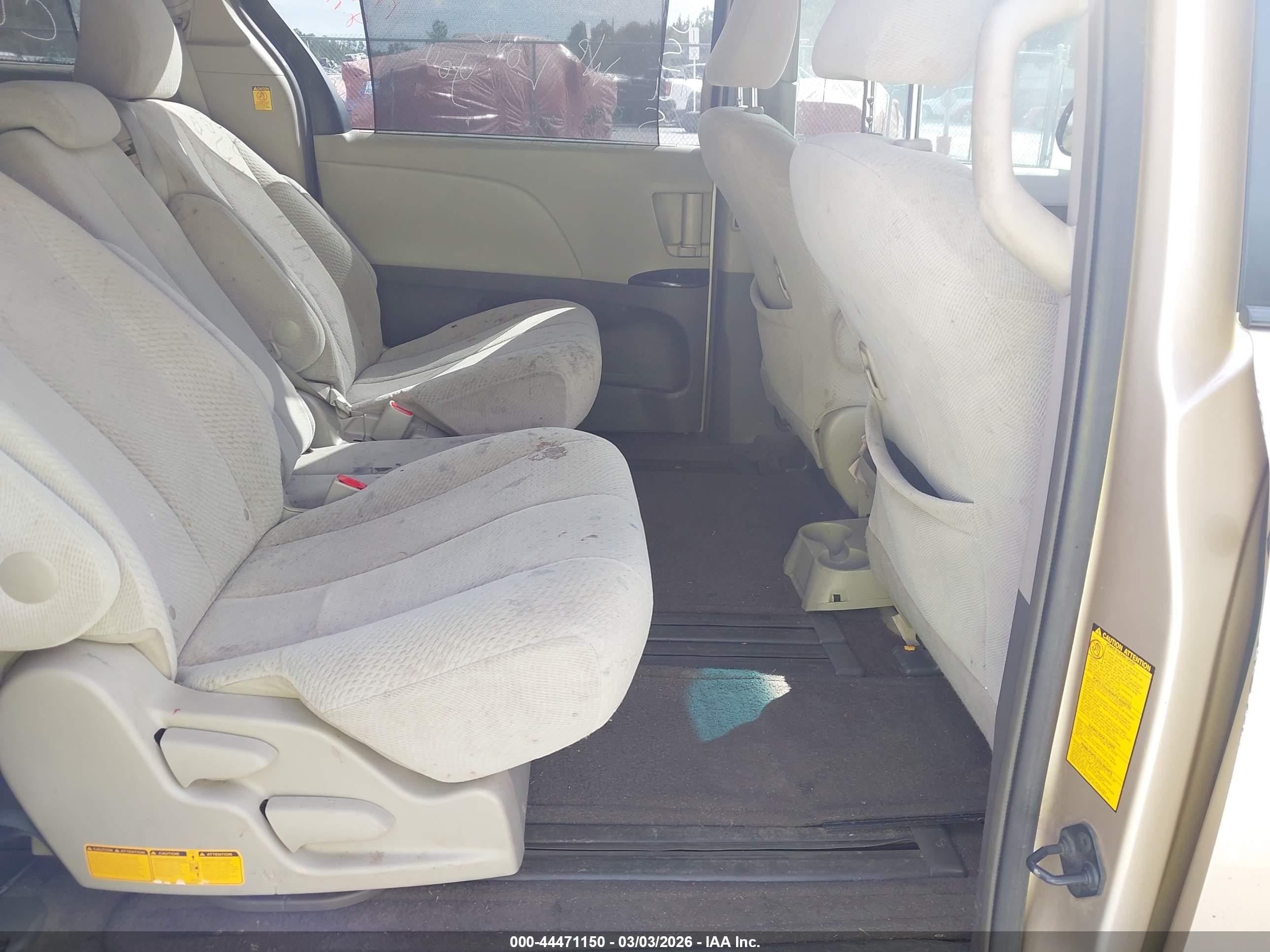 2012 Toyota Sienna Le V6 8 Passenger Gold vin: 5TDKK3DC5CS233592