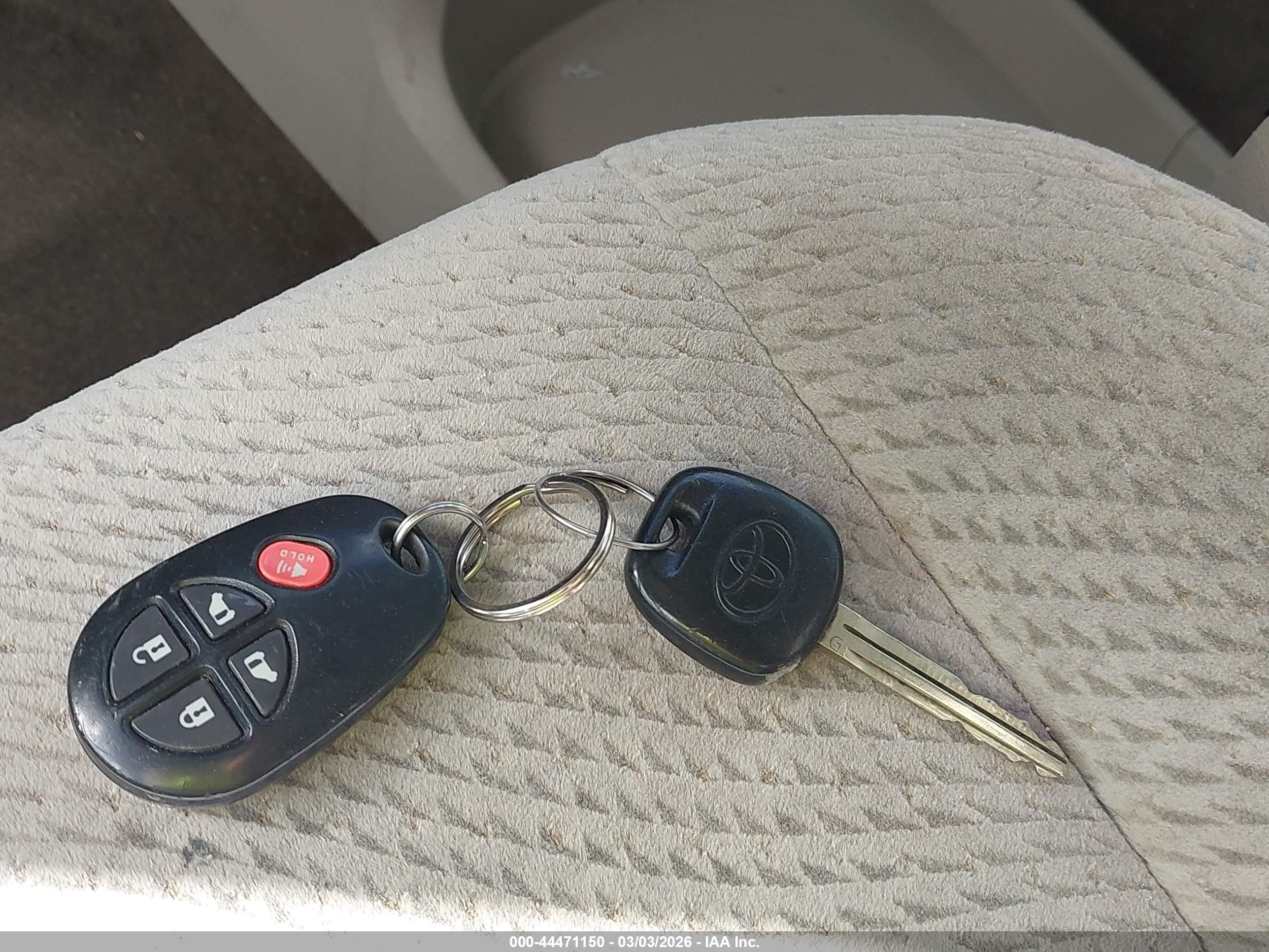 2012 Toyota Sienna Le V6 8 Passenger Gold vin: 5TDKK3DC5CS233592