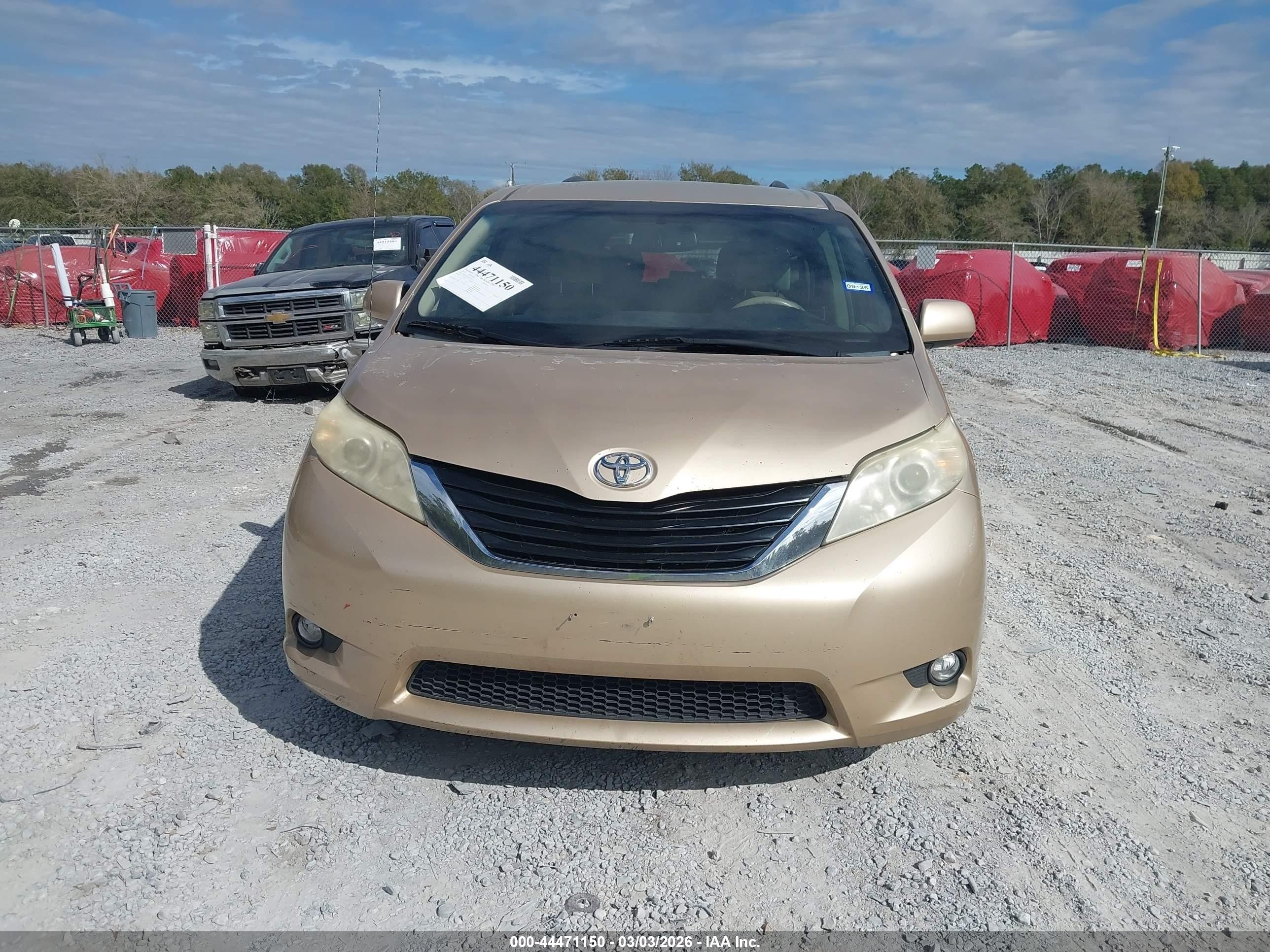 2012 Toyota Sienna Le V6 8 Passenger Gold vin: 5TDKK3DC5CS233592