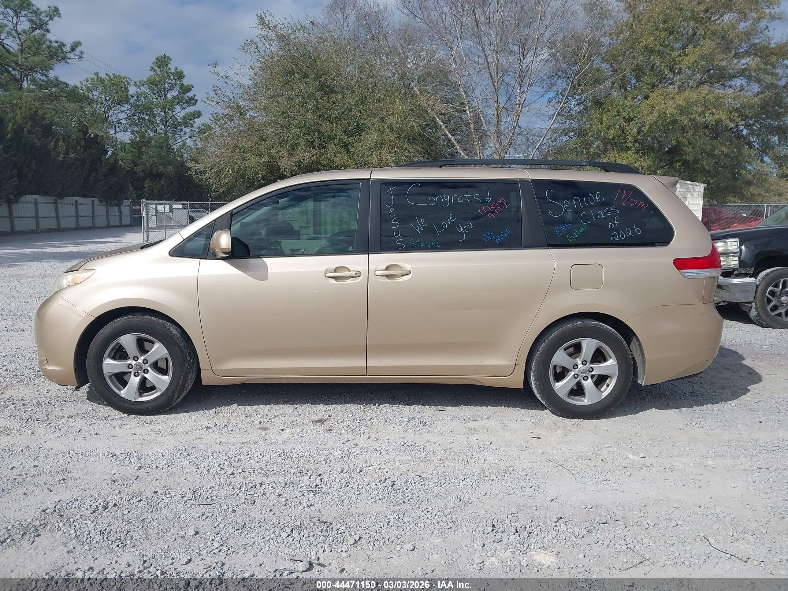 2012 Toyota Sienna Le V6 8 Passenger Gold vin: 5TDKK3DC5CS233592