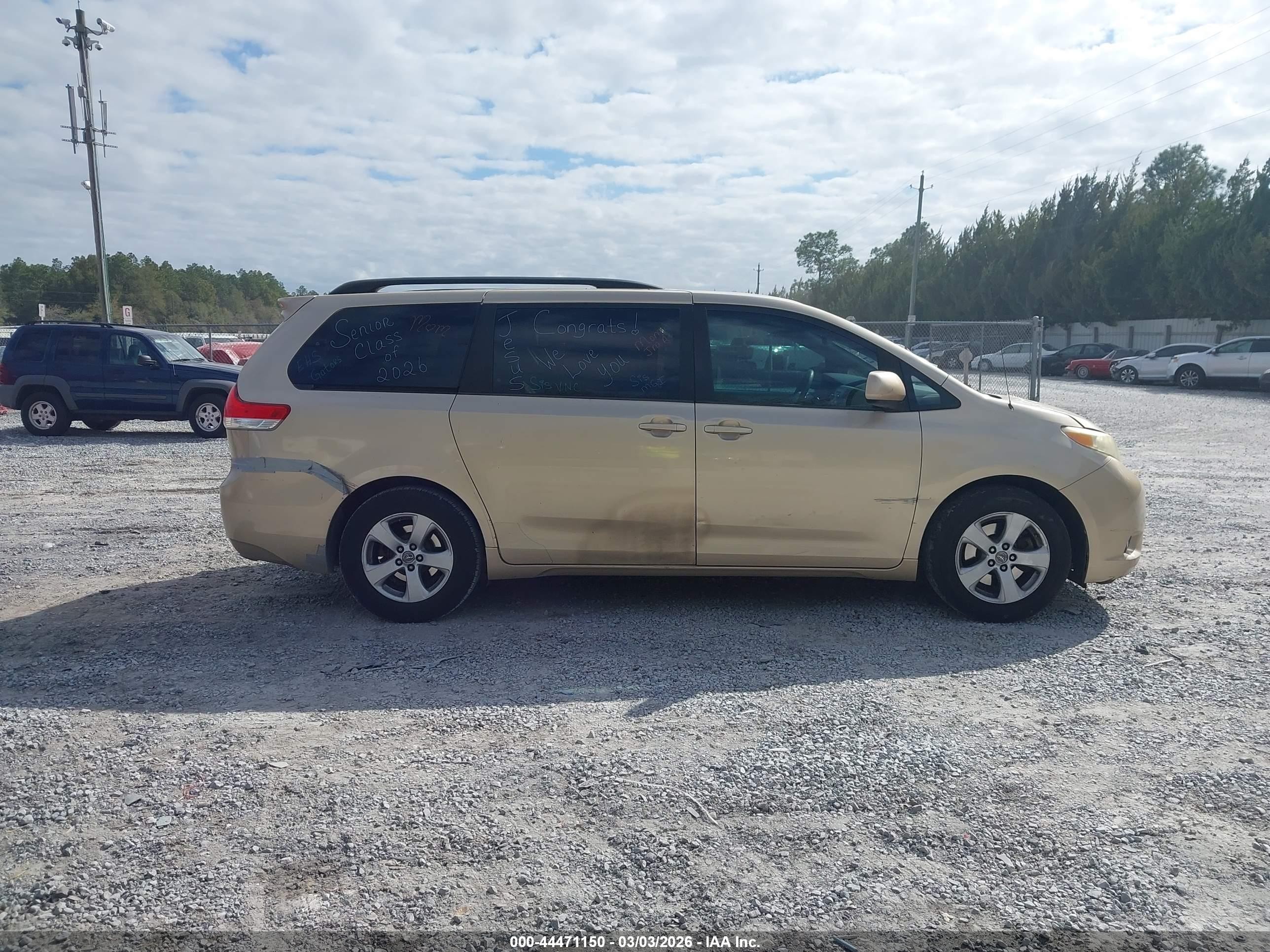 2012 Toyota Sienna Le V6 8 Passenger Gold vin: 5TDKK3DC5CS233592