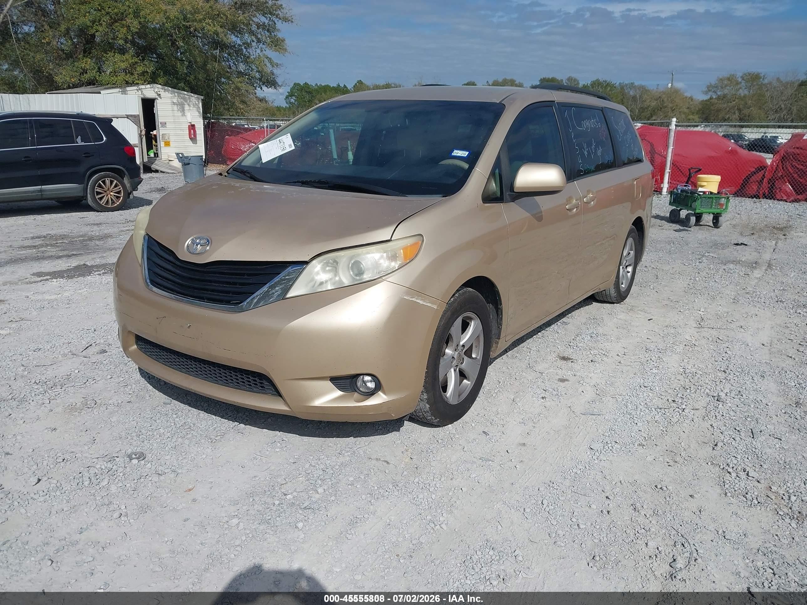 2012 Toyota Sienna Le V6 8 Passenger Gold vin: 5TDKK3DC5CS233592