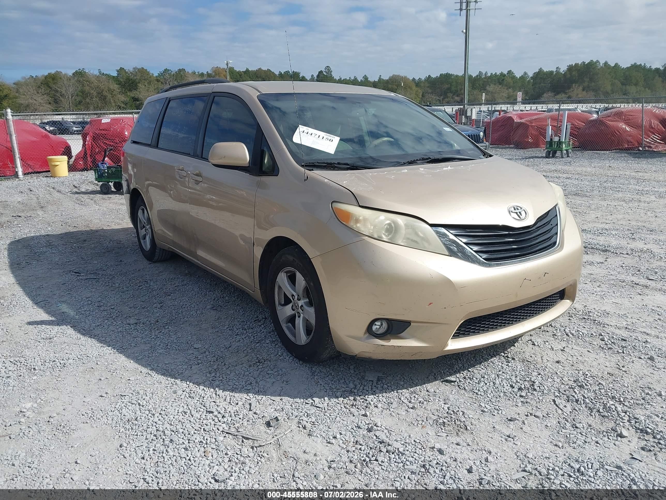 2012 Toyota Sienna Le V6 8 Passenger Gold vin: 5TDKK3DC5CS233592