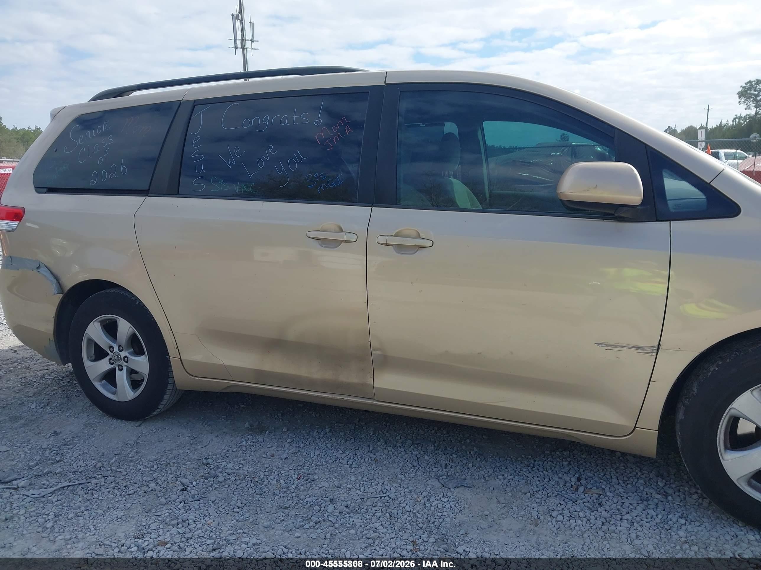 2012 Toyota Sienna Le V6 8 Passenger Gold vin: 5TDKK3DC5CS233592