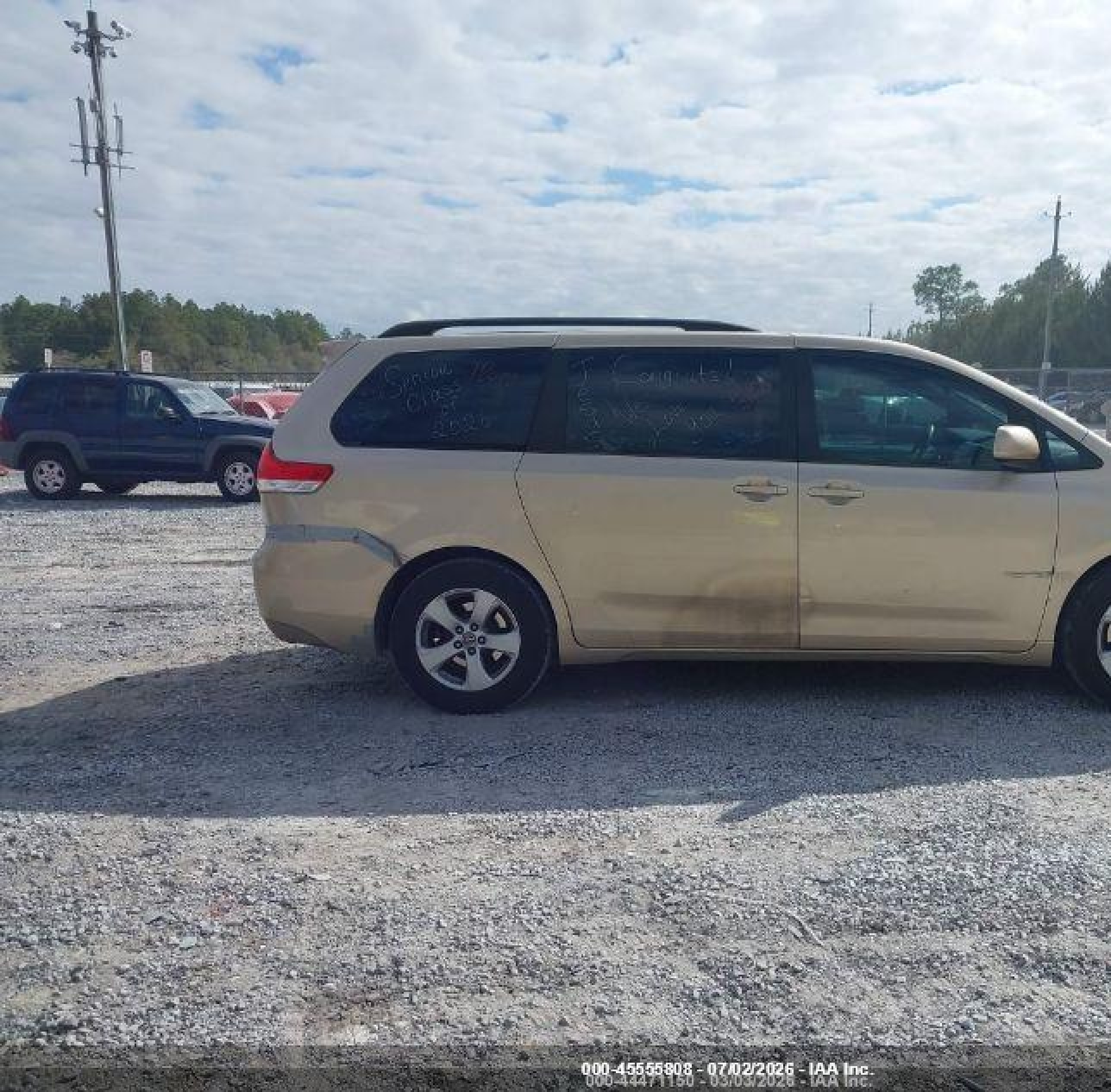 2012 Toyota Sienna Le V6 8 Passenger Gold vin: 5TDKK3DC5CS233592