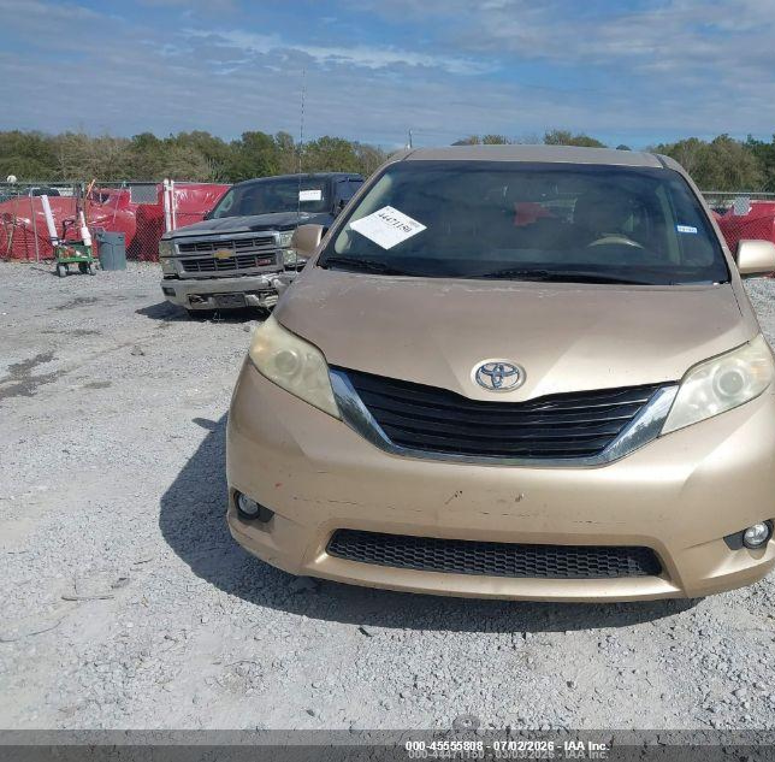 2012 Toyota Sienna Le V6 8 Passenger Gold vin: 5TDKK3DC5CS233592