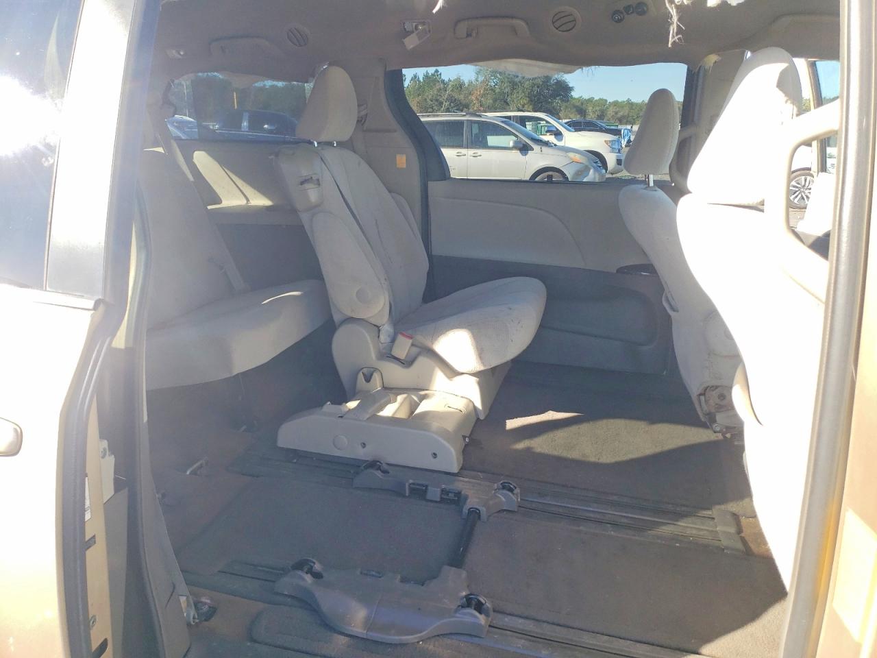 2012 Toyota Sienna Le Tan vin: 5TDKK3DC5CS236864