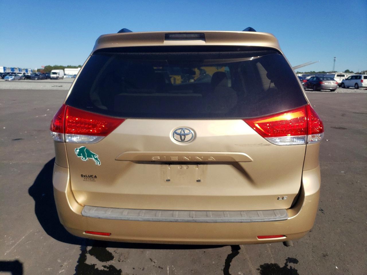 2012 Toyota Sienna Le Tan vin: 5TDKK3DC5CS236864