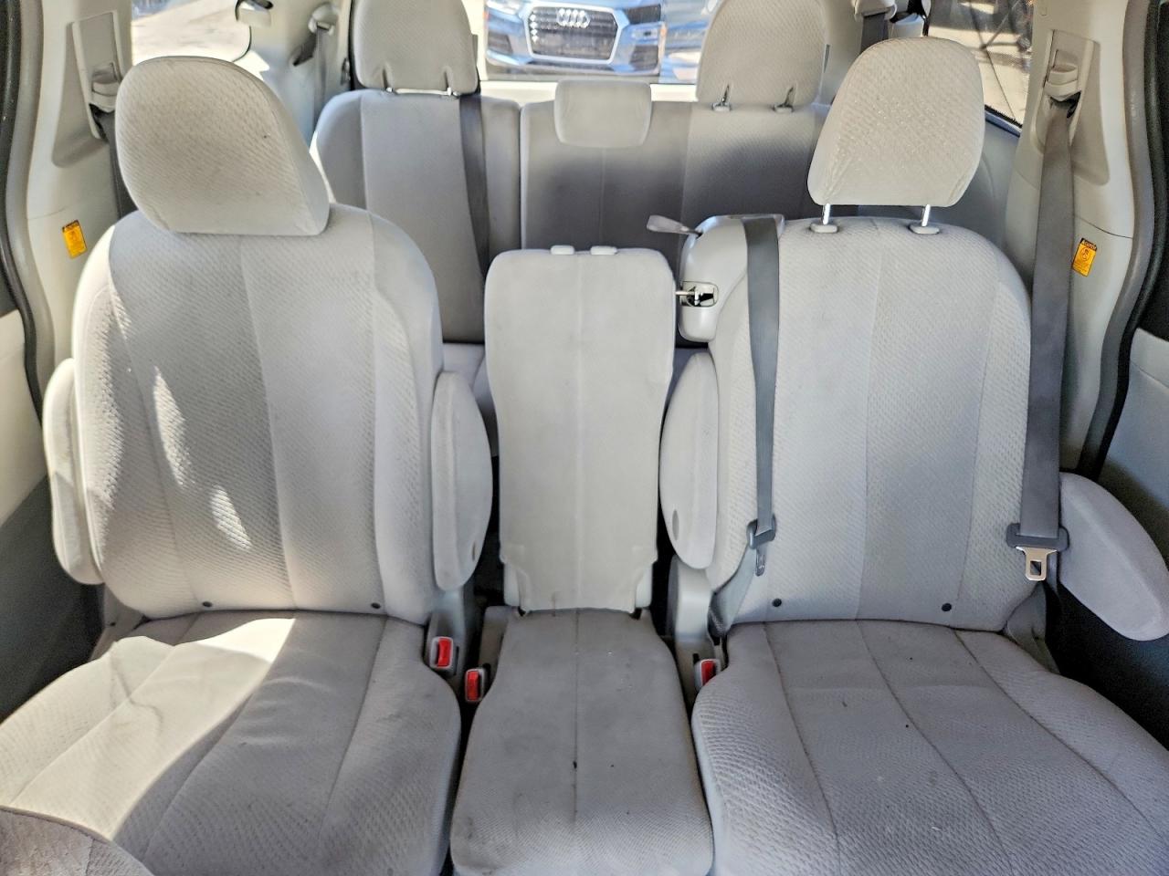 2012 Toyota Sienna Le Silver vin: 5TDKK3DC5CS241028