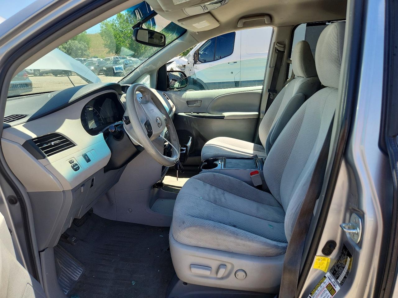 2012 Toyota Sienna Le Silver vin: 5TDKK3DC5CS241028