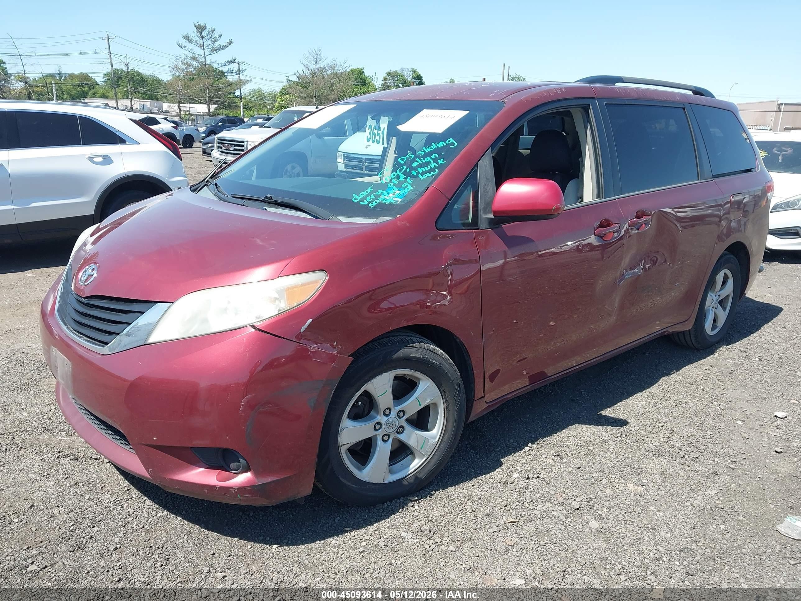 2012 Toyota Sienna Le V6 8 Passenger Red vin: 5TDKK3DC5CS242616
