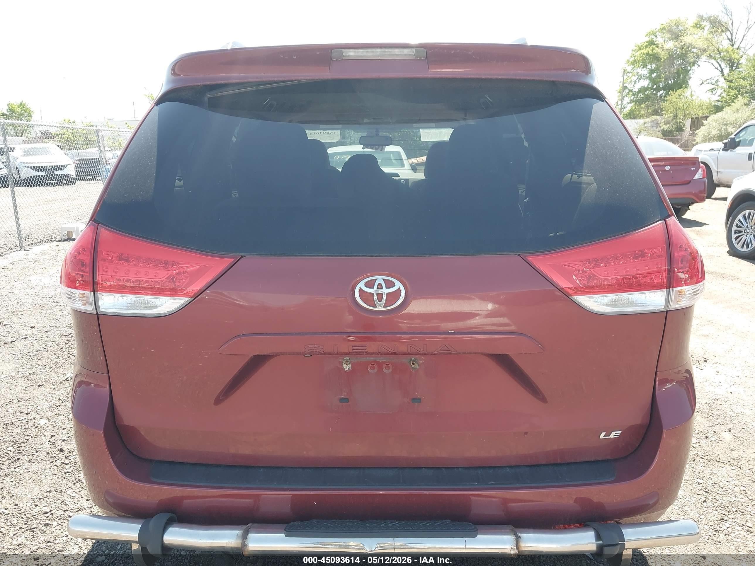 2012 Toyota Sienna Le V6 8 Passenger Red vin: 5TDKK3DC5CS242616