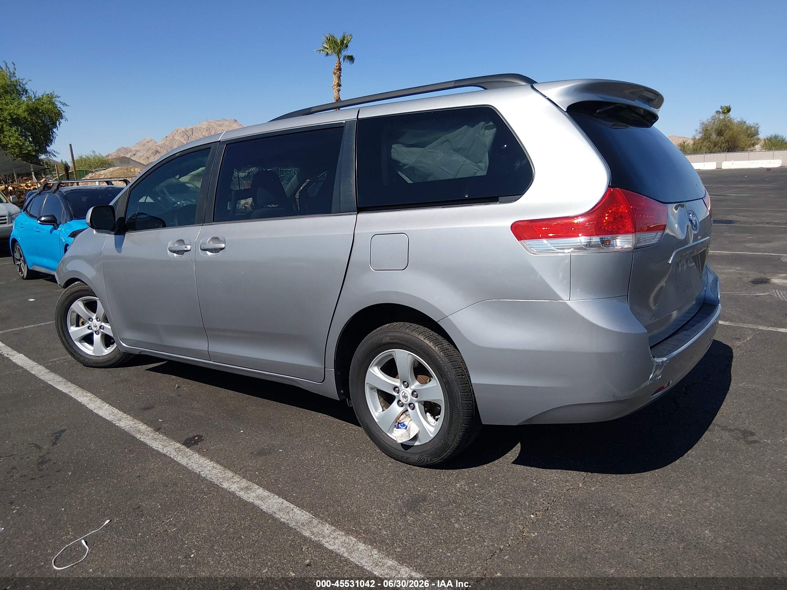 2012 Toyota Sienna Le V6 8 Passenger Silver vin: 5TDKK3DC5CS242664