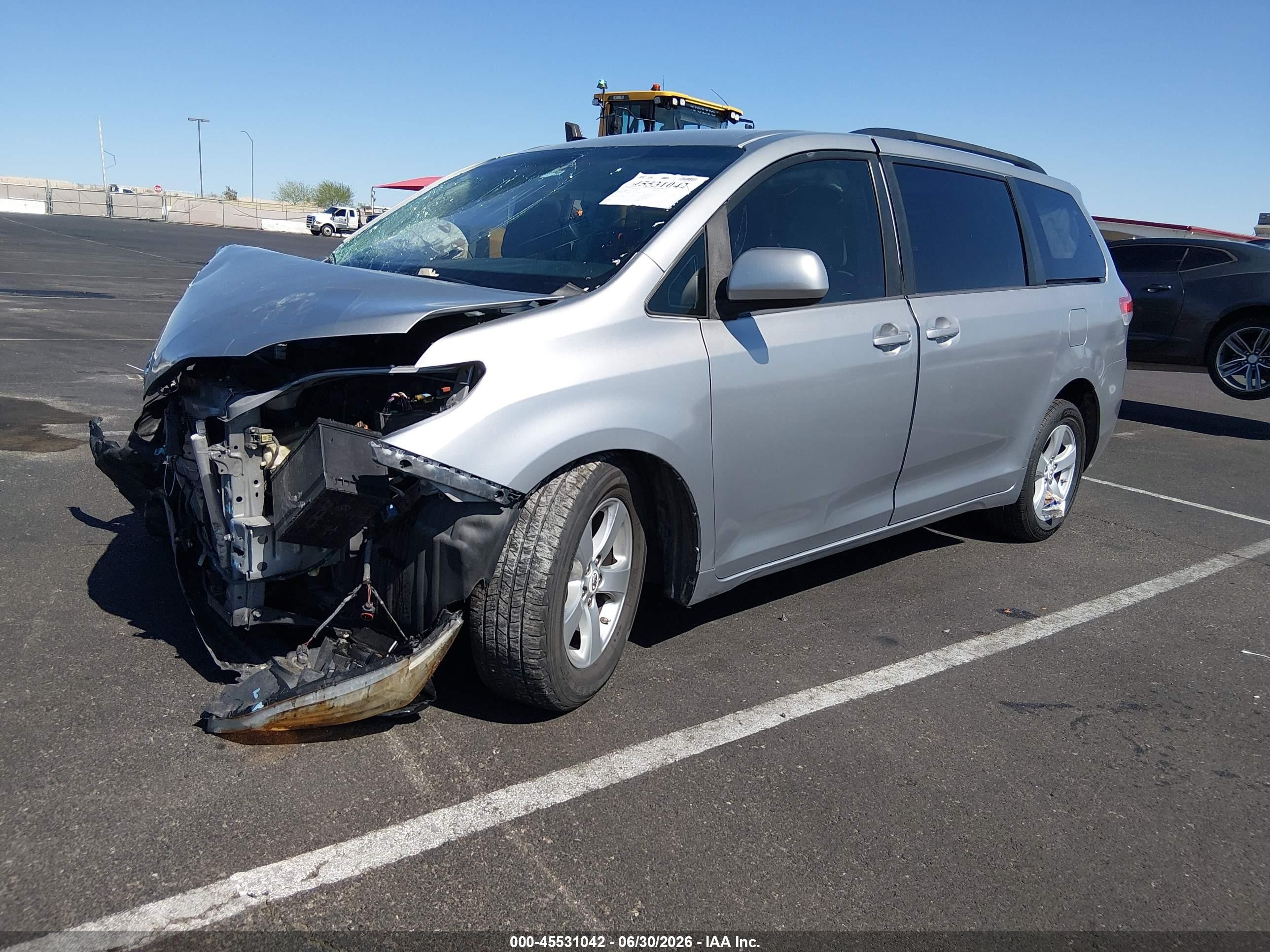 2012 Toyota Sienna Le V6 8 Passenger Silver vin: 5TDKK3DC5CS242664
