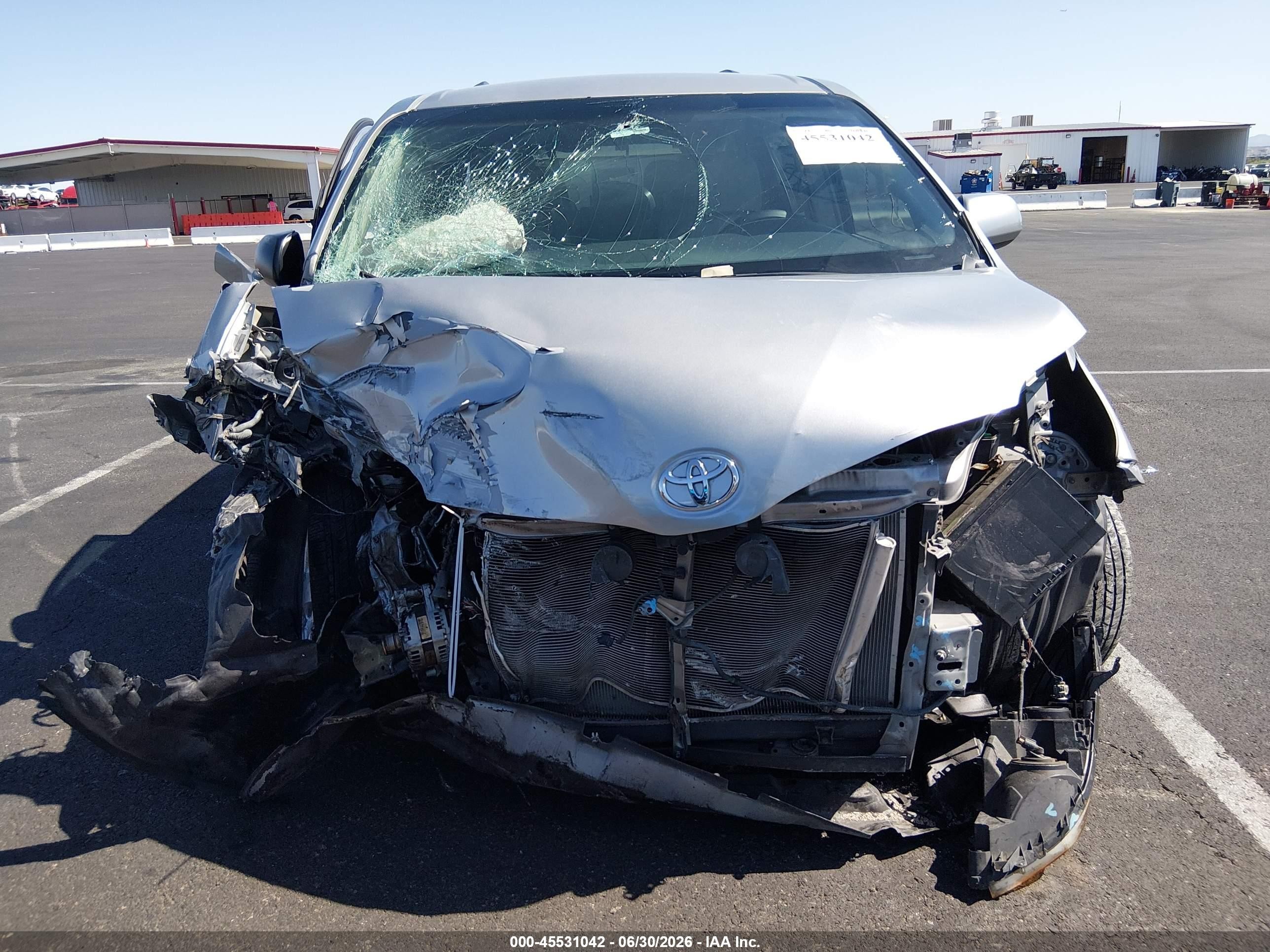 2012 Toyota Sienna Le V6 8 Passenger Silver vin: 5TDKK3DC5CS242664