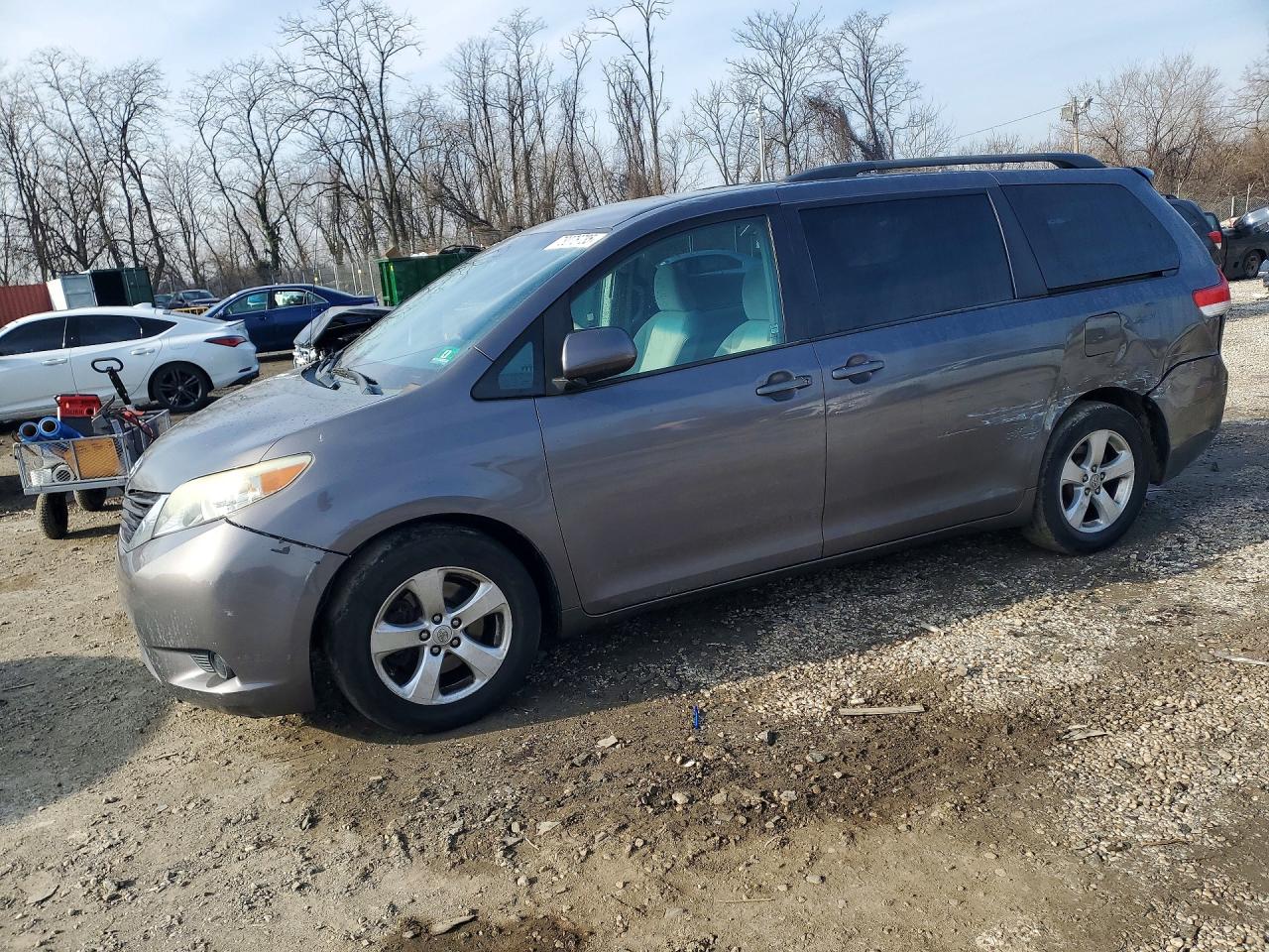 2012 Toyota Sienna Le 8-passenger Gray vin: 5TDKK3DC5CS245807