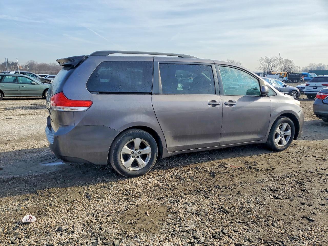 2012 Toyota Sienna Le 8-passenger Gray vin: 5TDKK3DC5CS245807