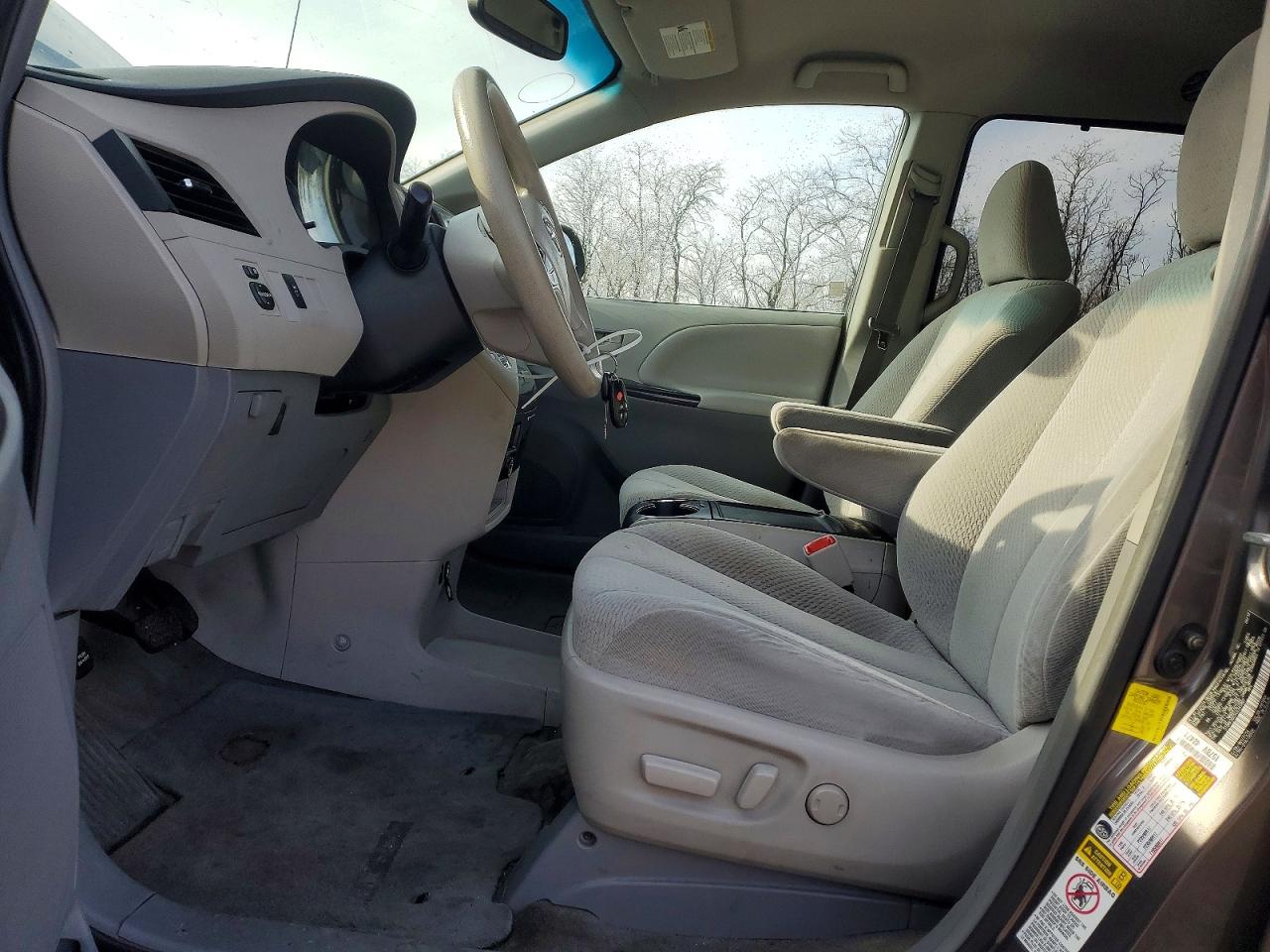 2012 Toyota Sienna Le 8-passenger Gray vin: 5TDKK3DC5CS245807