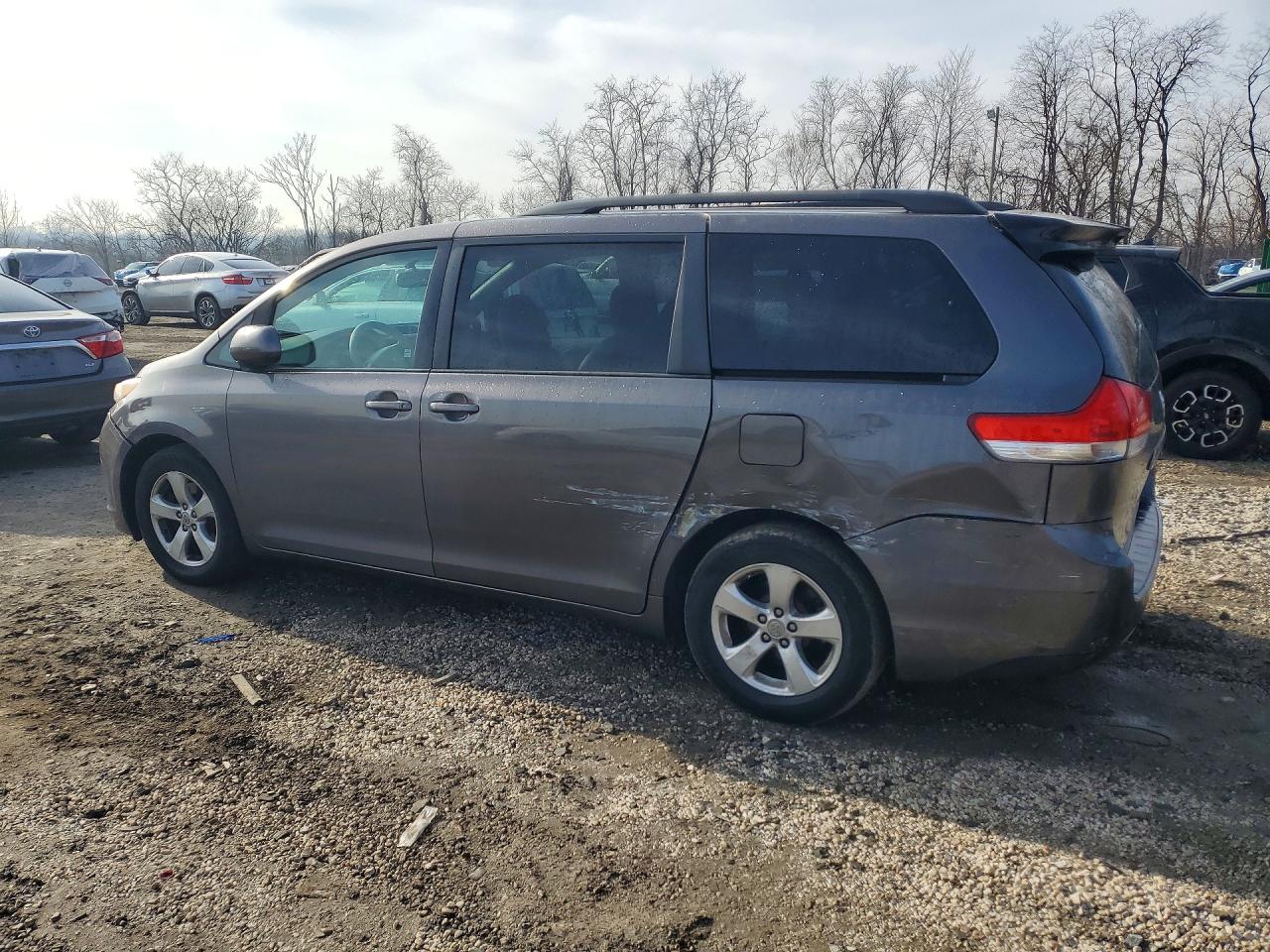 2012 Toyota Sienna Le 8-passenger Gray vin: 5TDKK3DC5CS245807