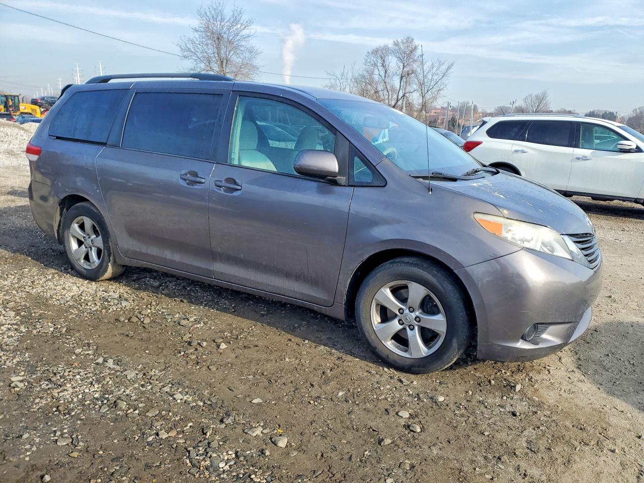 2012 Toyota Sienna Le 8-passenger Gray vin: 5TDKK3DC5CS245807