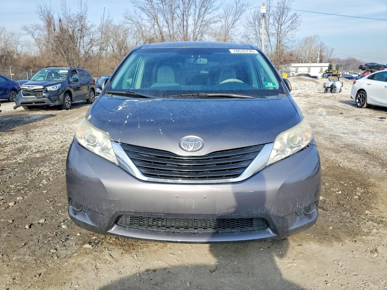 2012 Toyota Sienna Le 8-passenger Gray vin: 5TDKK3DC5CS245807