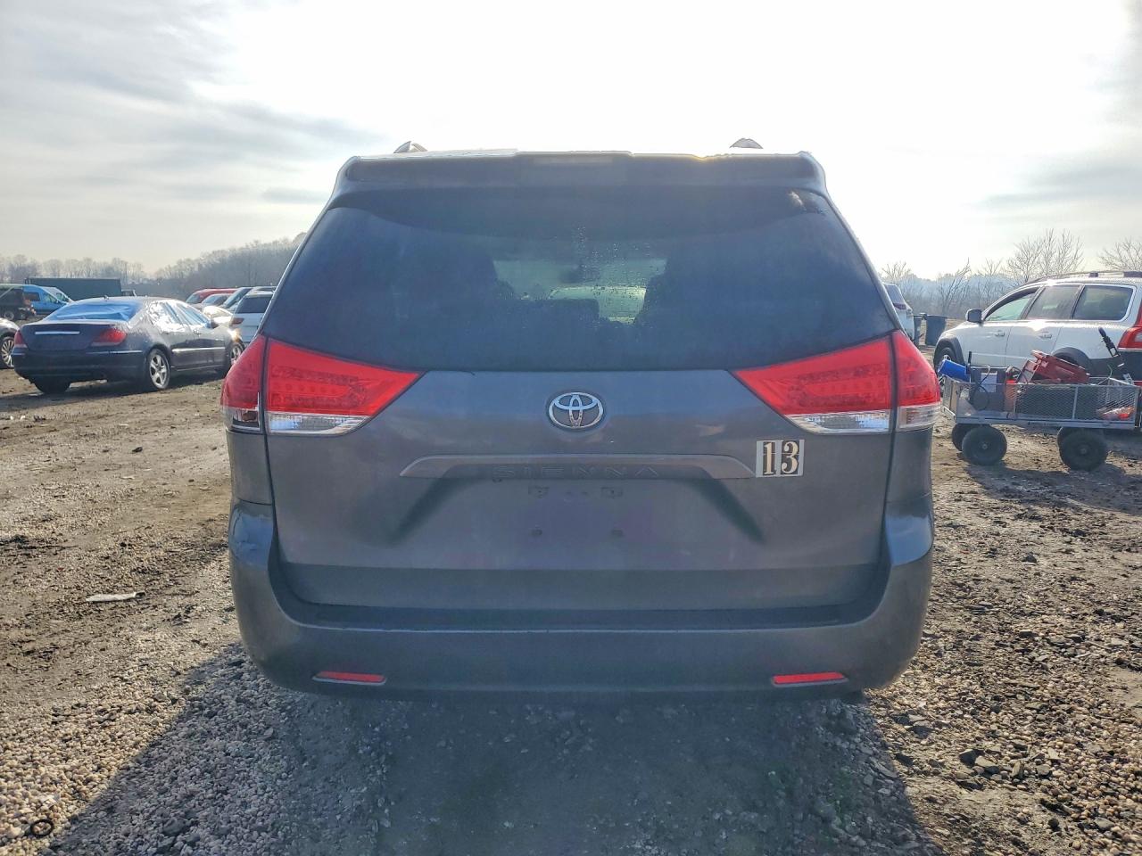 2012 Toyota Sienna Le 8-passenger Gray vin: 5TDKK3DC5CS245807