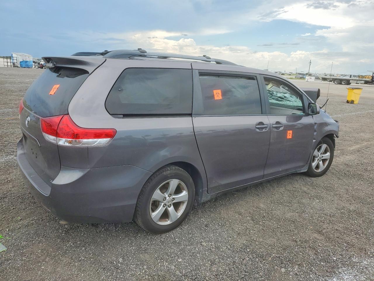 2012 Toyota Sienna Le Gray vin: 5TDKK3DC5CS256435