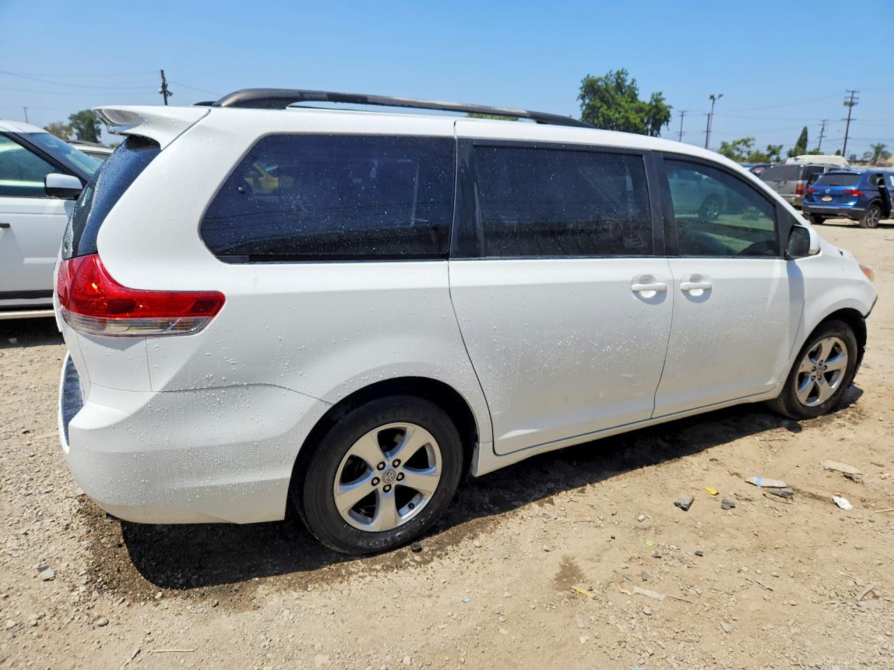 2012 Toyota Sienna Le White vin: 5TDKK3DC5CS271016