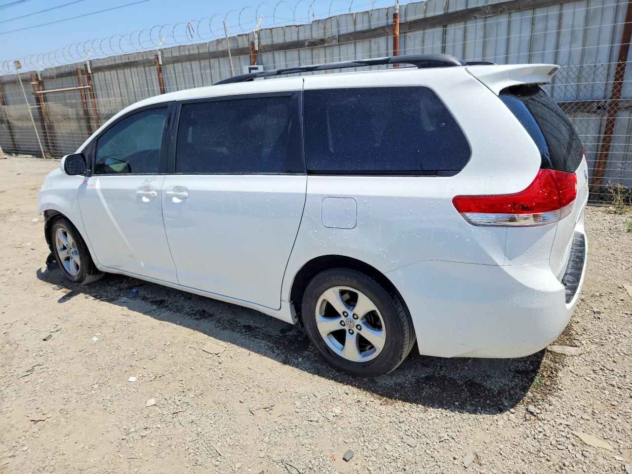 2012 Toyota Sienna Le White vin: 5TDKK3DC5CS271016