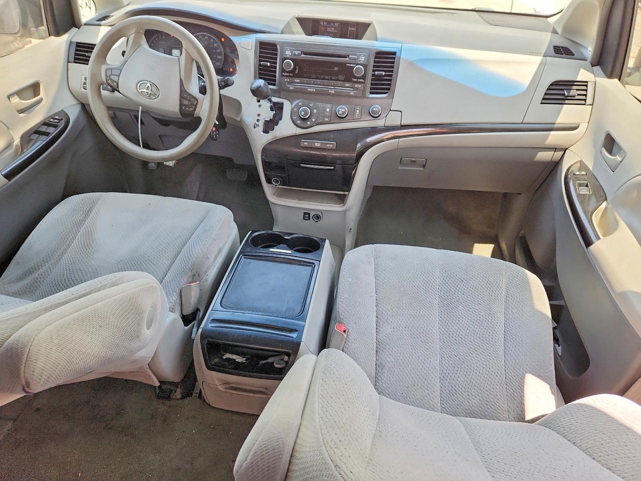 2012 Toyota Sienna Le White vin: 5TDKK3DC5CS271016
