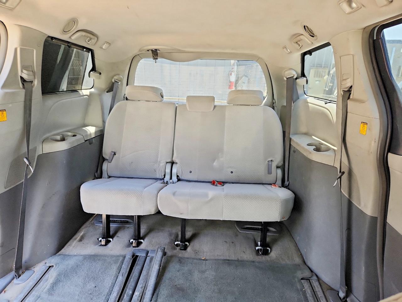 2012 Toyota Sienna Le White vin: 5TDKK3DC5CS271016