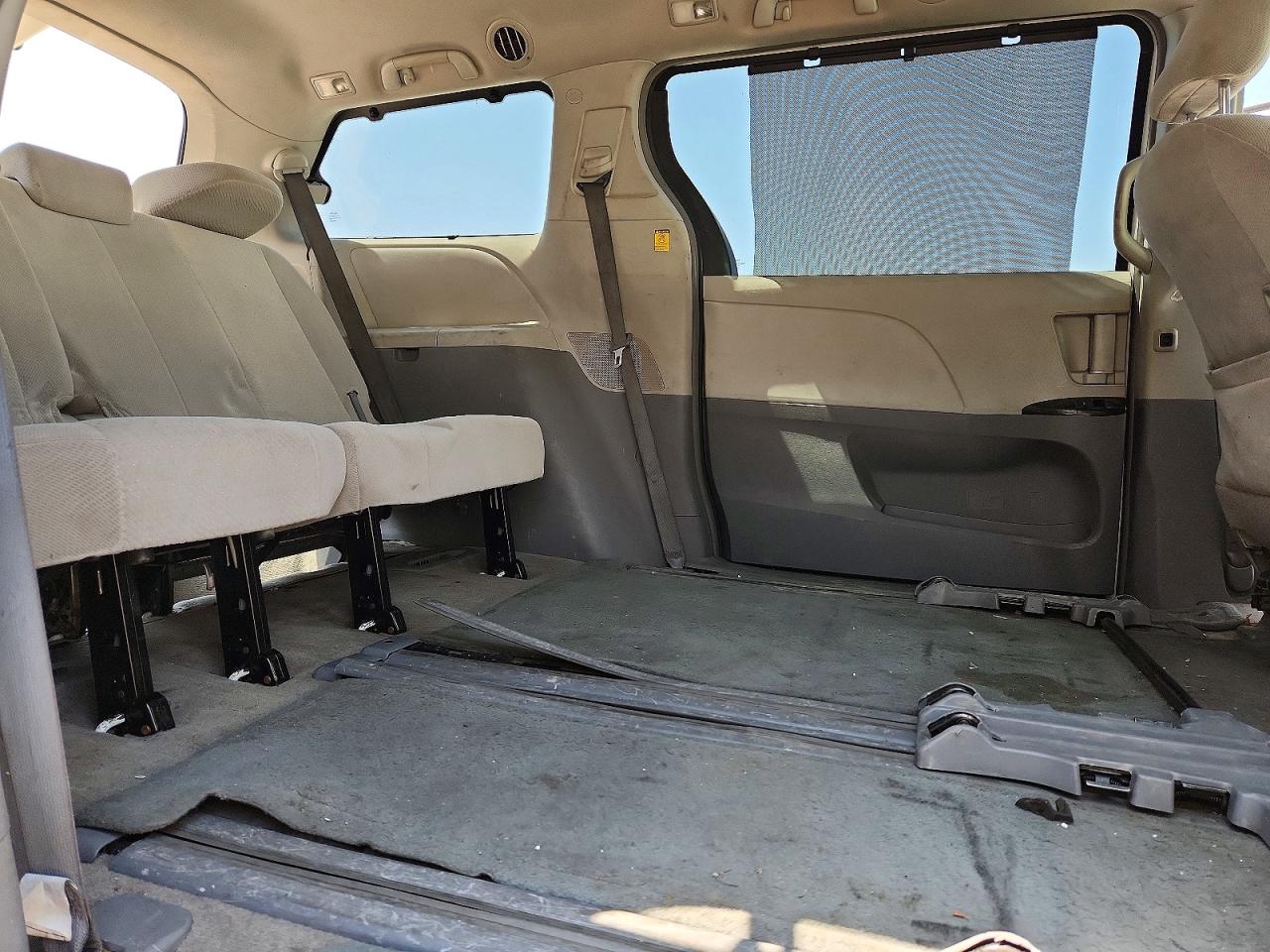 2012 Toyota Sienna Le White vin: 5TDKK3DC5CS271016