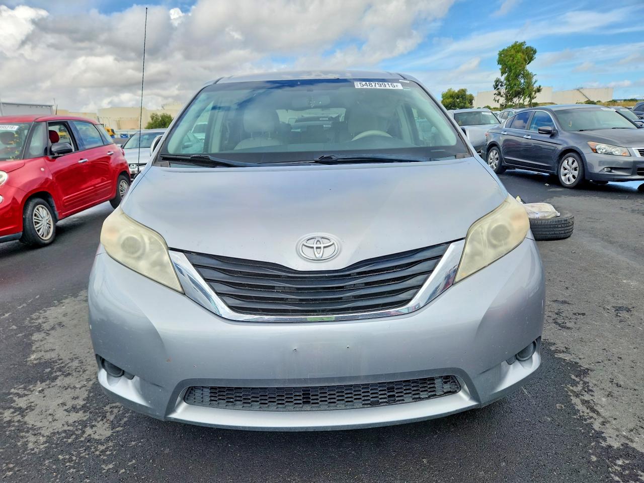 2012 Toyota Sienna Le Серебряный vin: 5TDKK3DC5CS272781